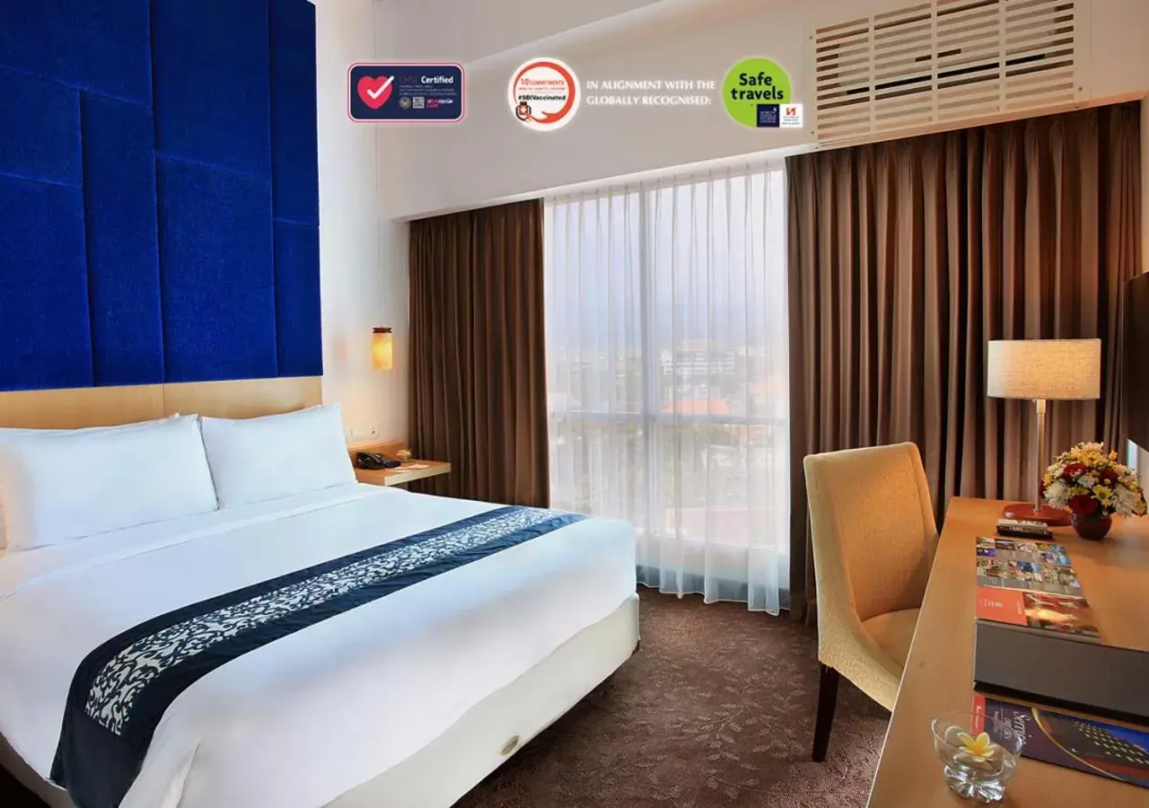 Photo of the whole room, Bed in Swiss-Belinn Malang