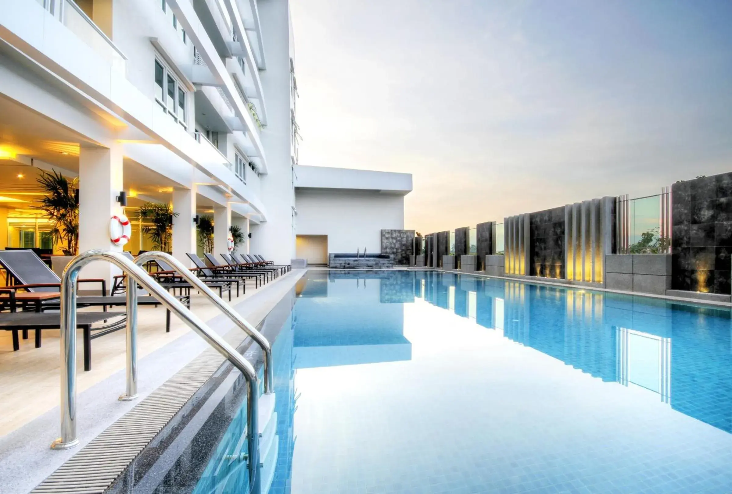 Facade/entrance, Swimming Pool in Classic Kameo Hotel & Serviced Apartments, Ayutthaya