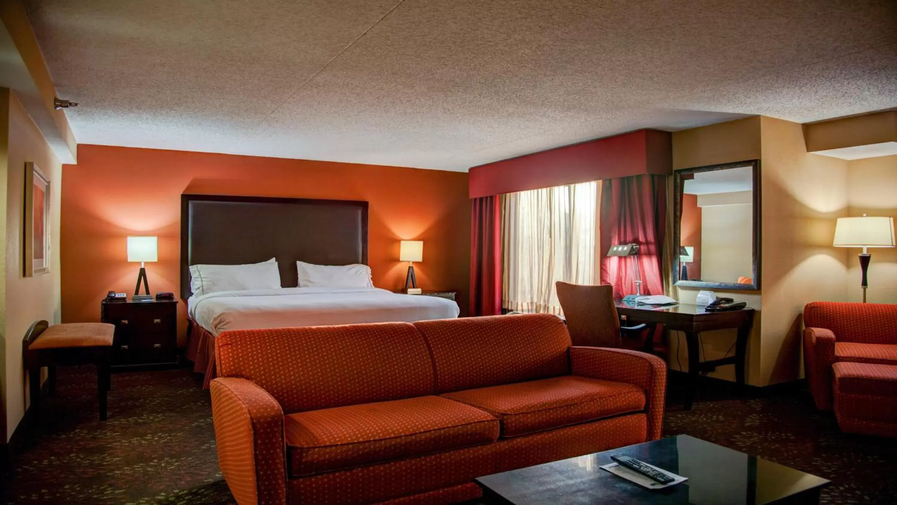 Photo of the whole room, Bed in Holiday Inn Express Tyler South, an IHG Hotel