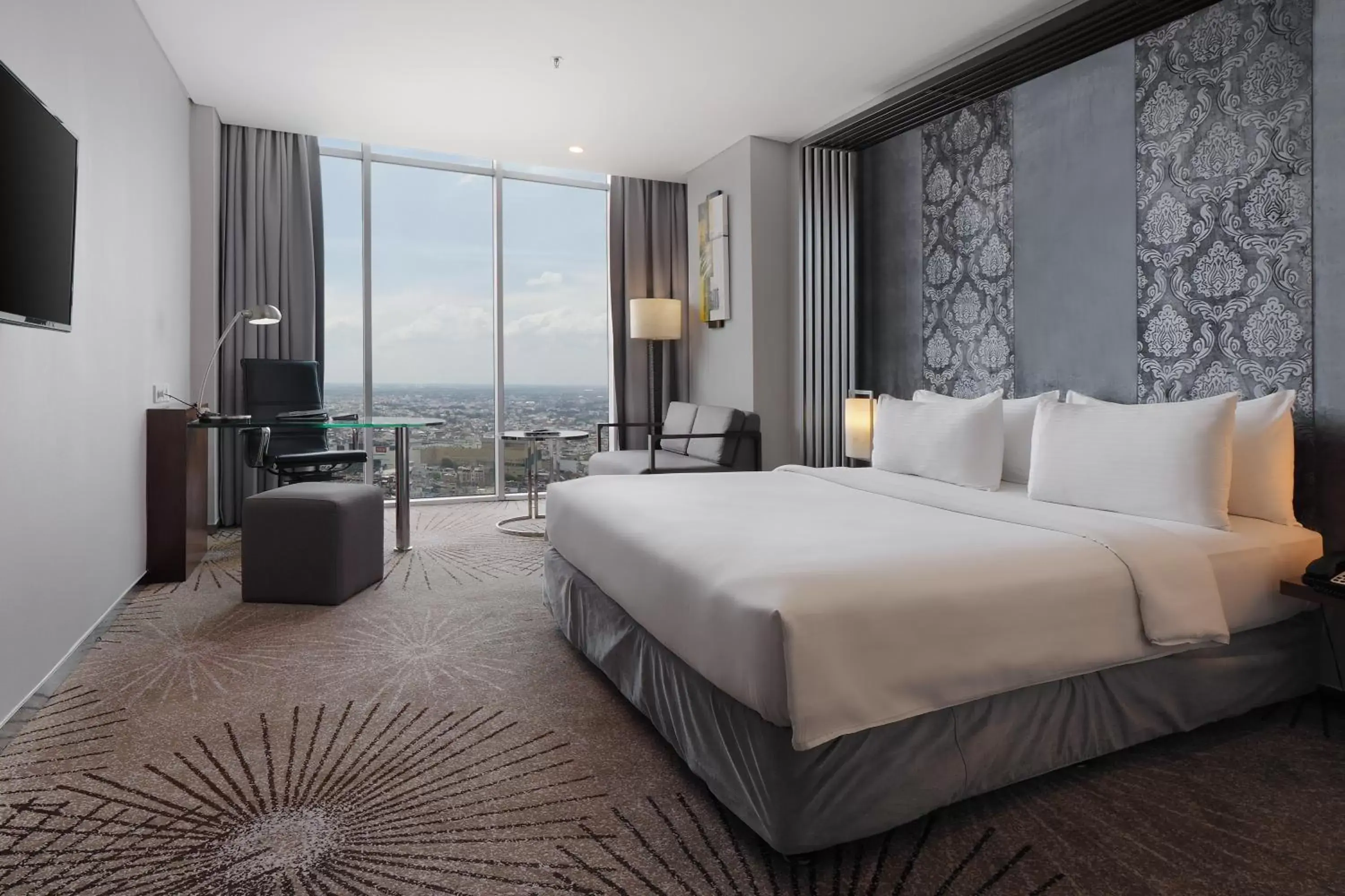 Superior Deluxe Queen Bed - Smoking in Cambridge Hotel Medan Superior Deluxe Queen Bed - Smoking in Cambridge Hotel Medan