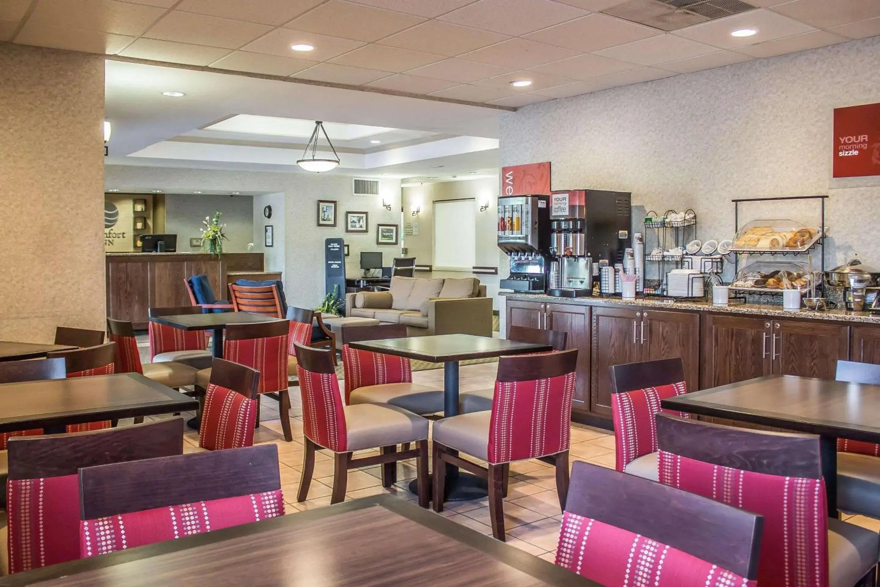 Breakfast, Restaurant/Places to Eat in Comfort Inn