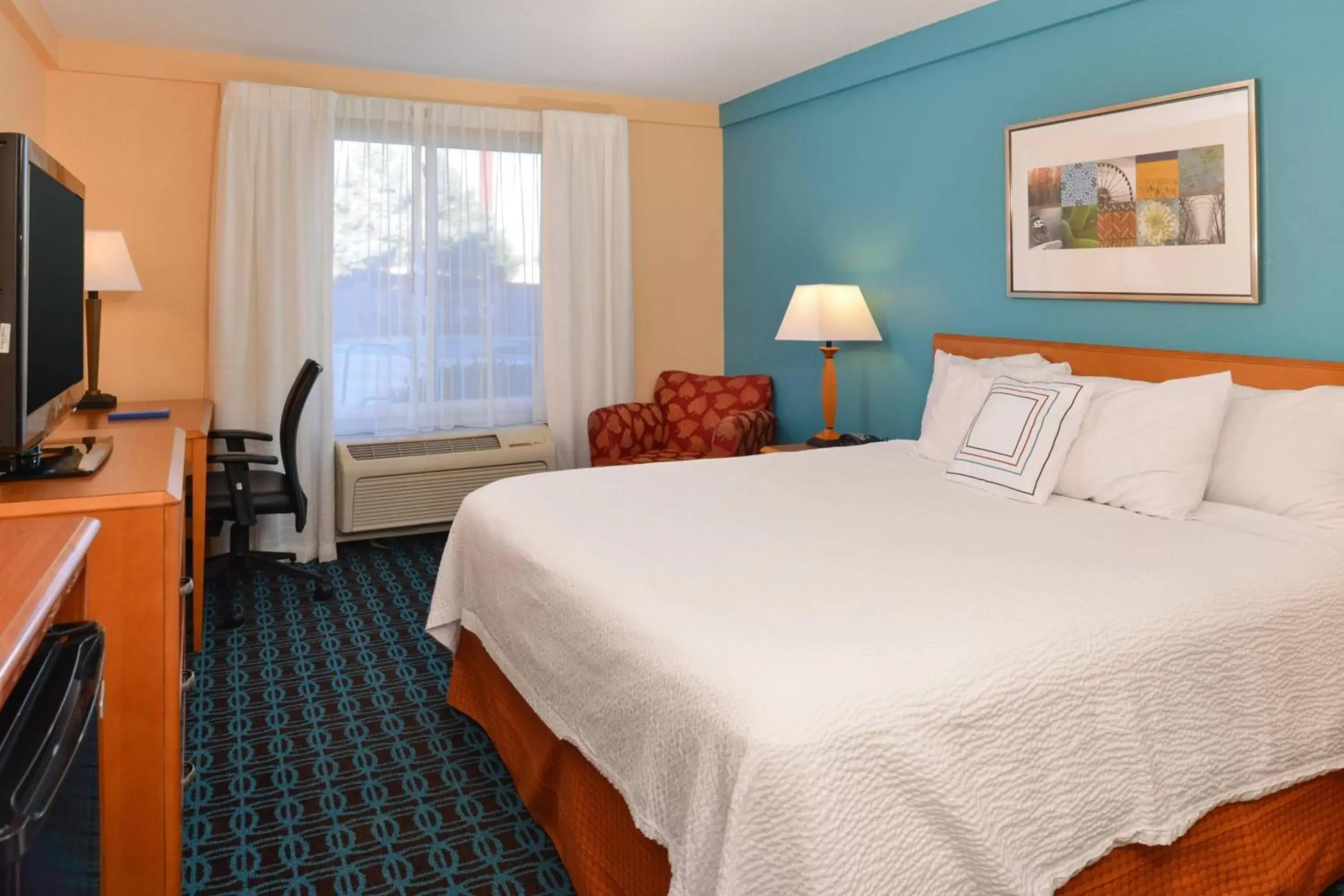 Photo of the whole room, Bed in Fairfield Inn & Suites by Marriott Lexington Georgetown/College Inn