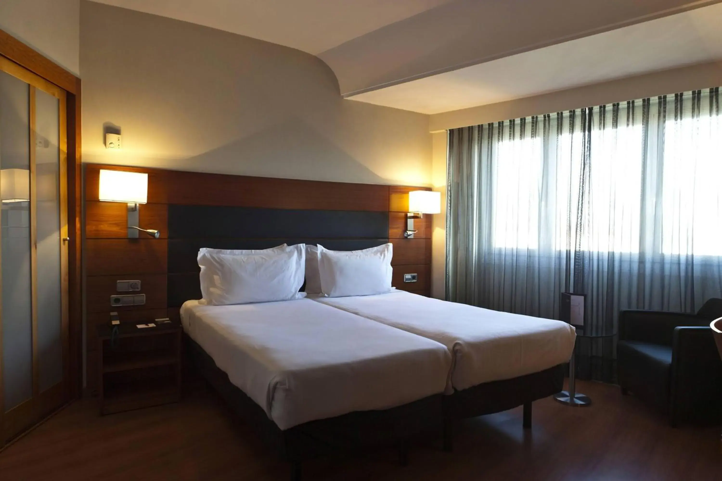 Photo of the whole room, Bed in AC Hotel Carlton Madrid by Marriott