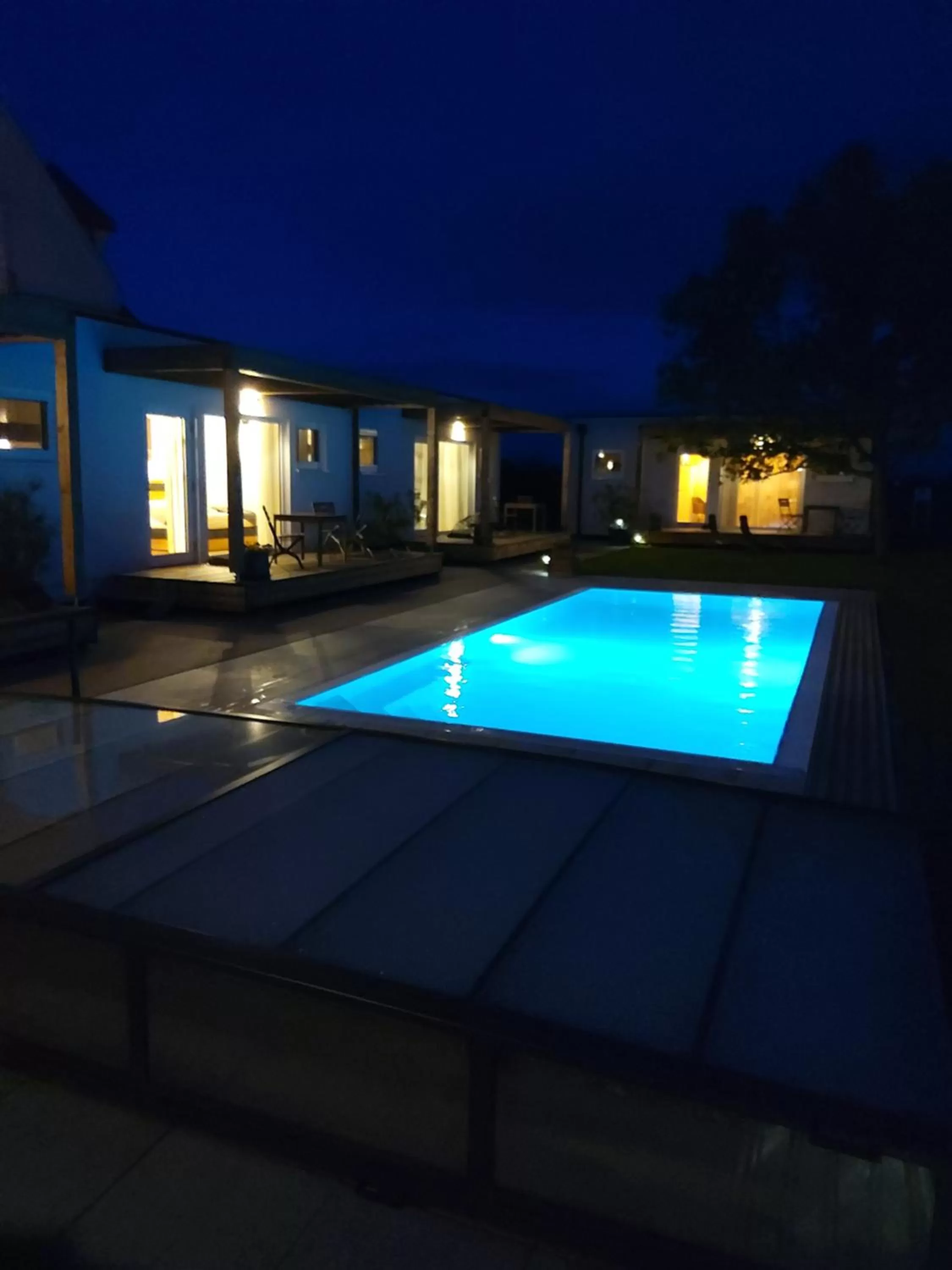 Property building, Swimming Pool in Zimmerei - Landgasthaus Karlo