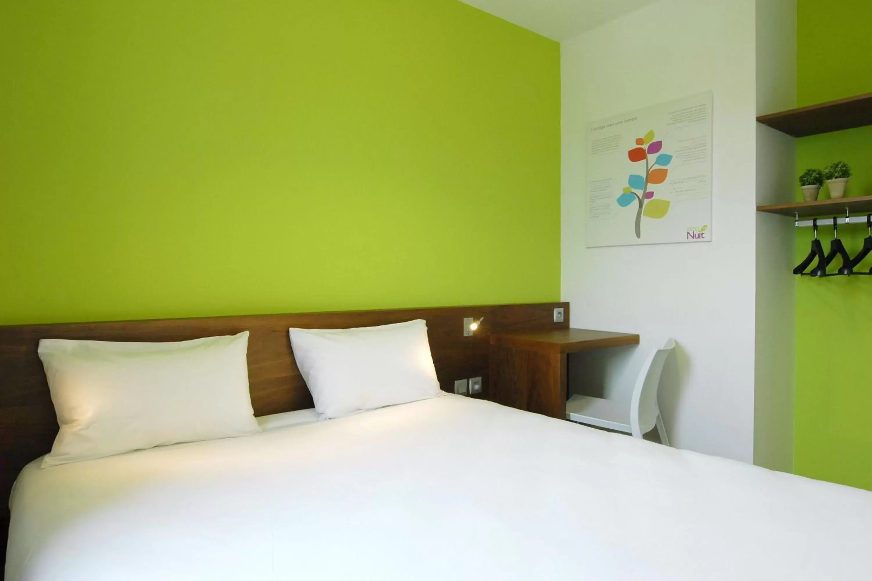 Photo of the whole room, Bed in Eco Nuit La Baule Guerande