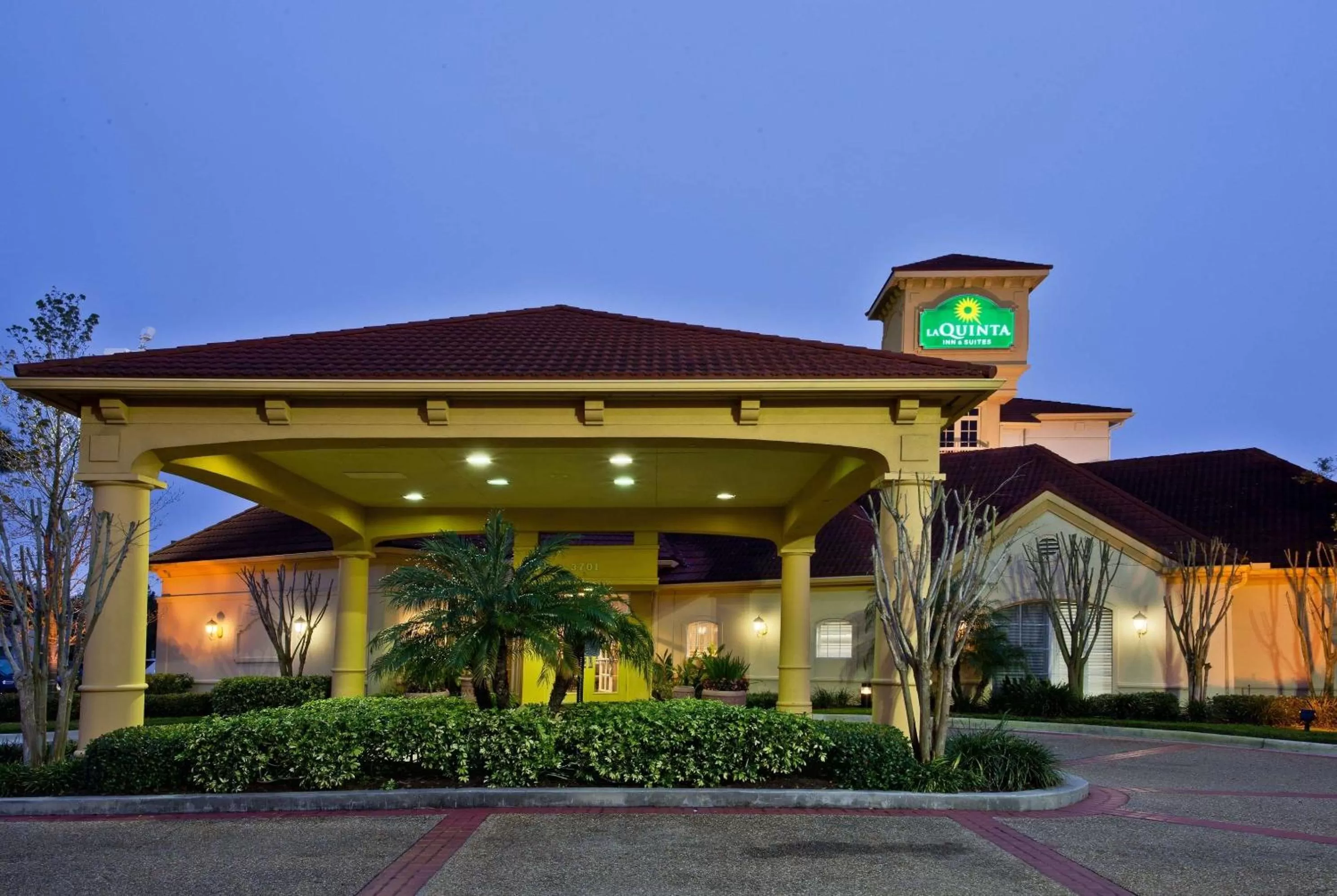 Property building in La Quinta by Wyndham USF (Near Busch Gardens)
