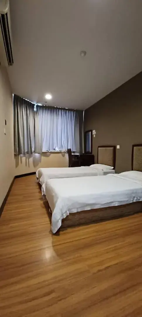 Bed in Hotel Sadong 88