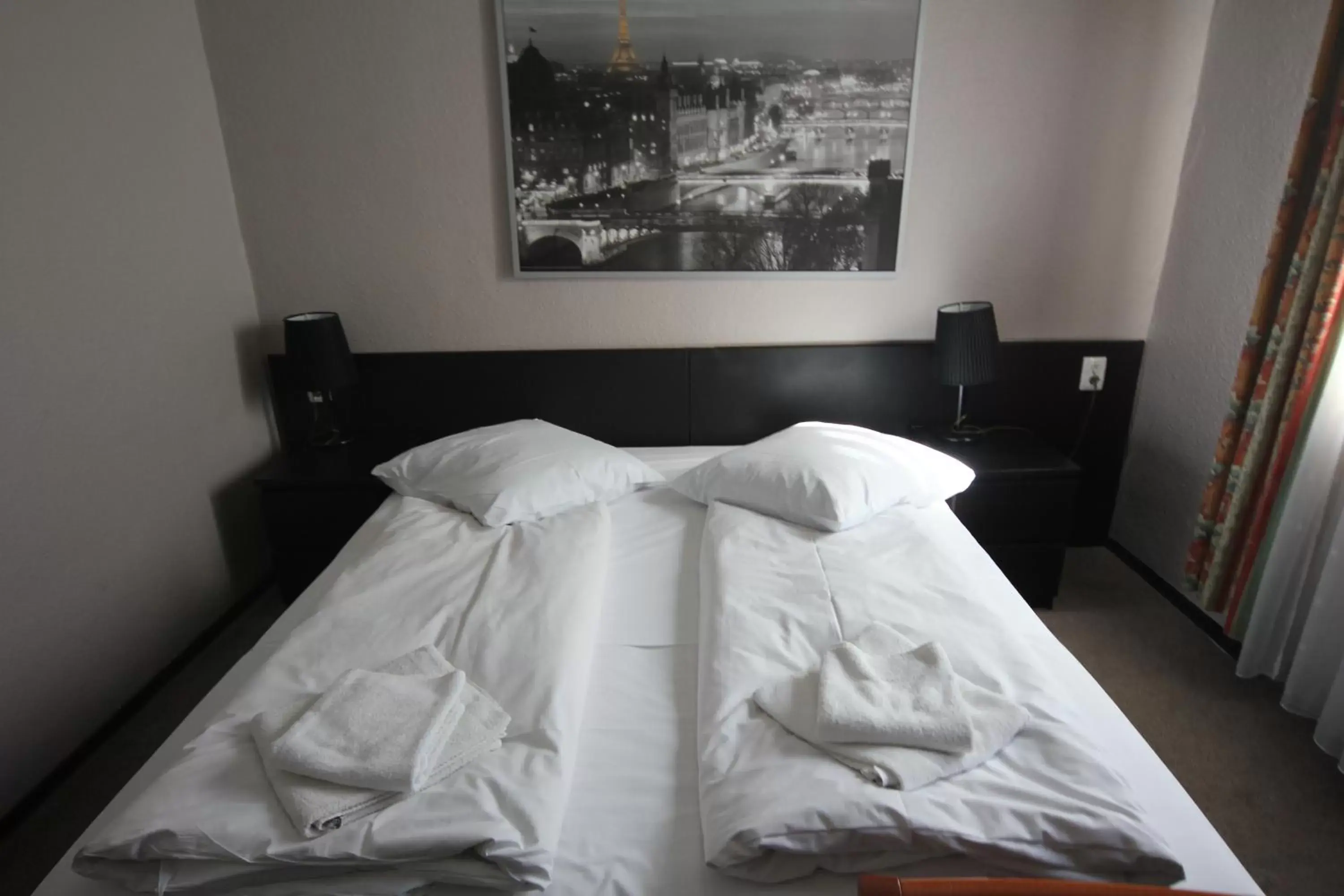 Single Room in Carlton Hotel Single Room in Carlton Hotel