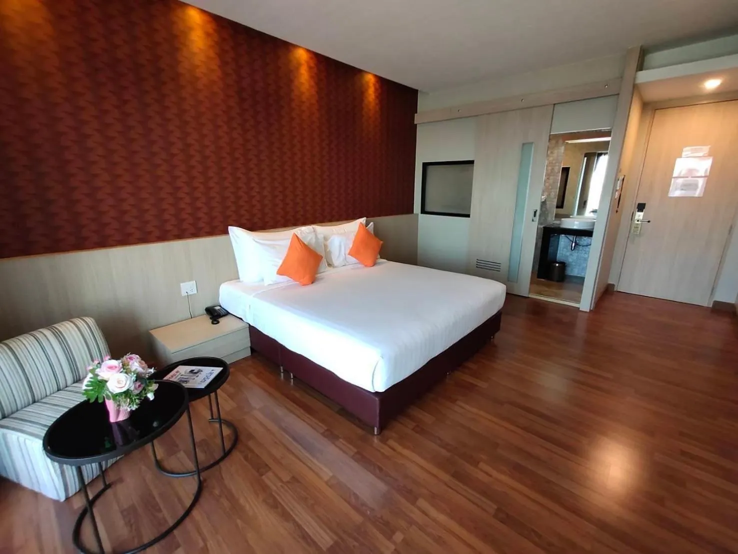 Bed in Tonaoi Grand Hotel