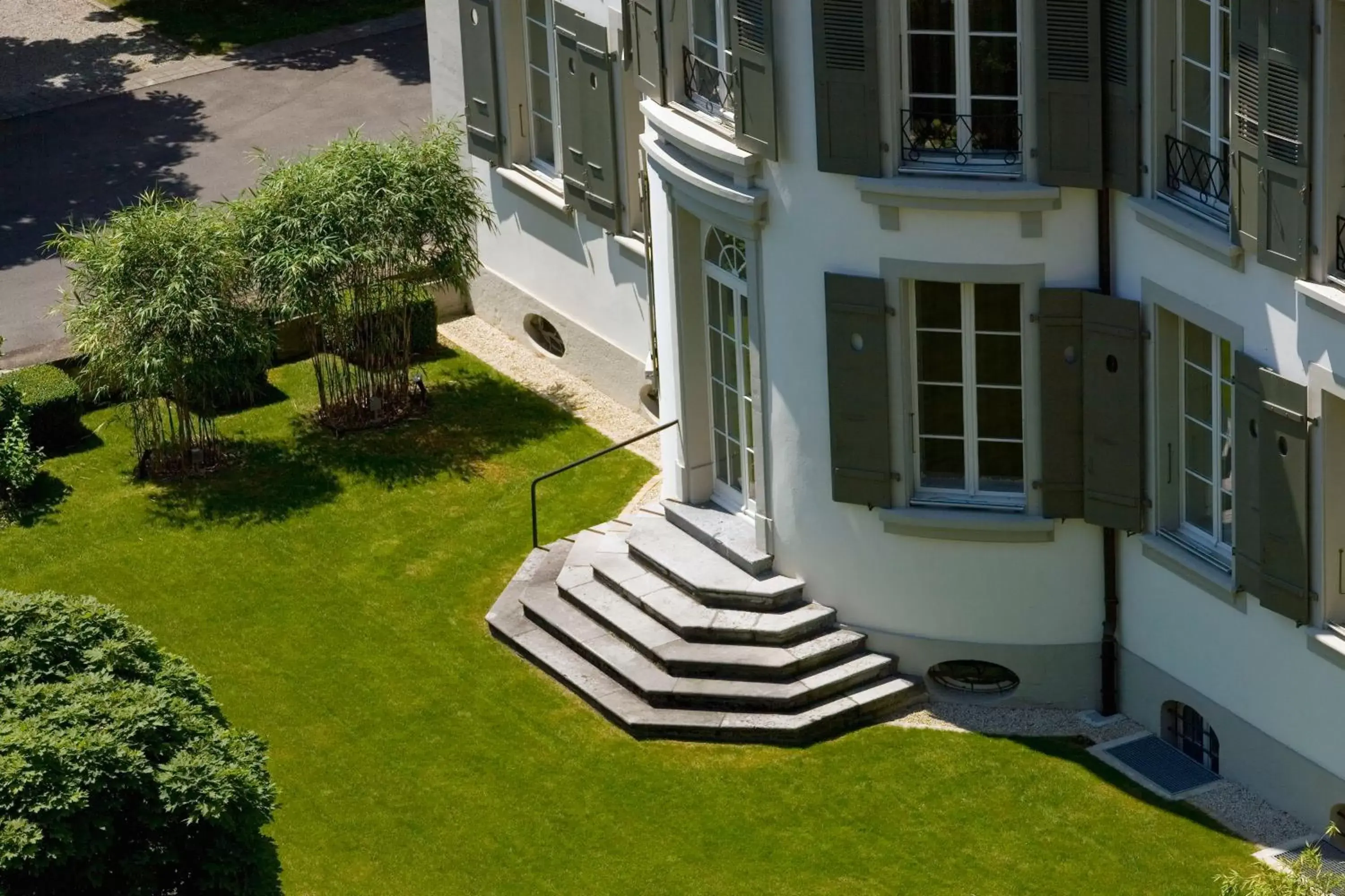 Garden, Property Building in Hotel Angleterre & Résidence