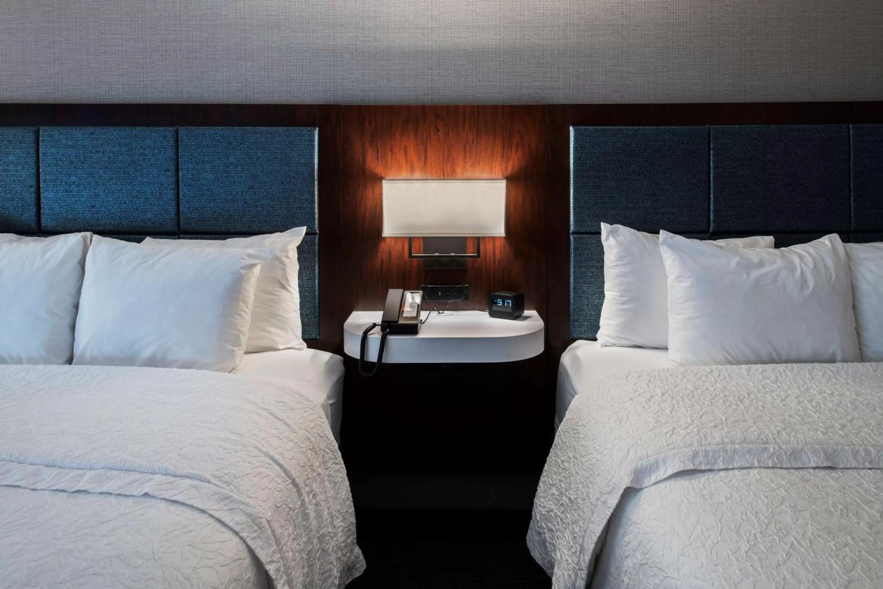 Bed in Hampton Inn & Suites Lincolnshire