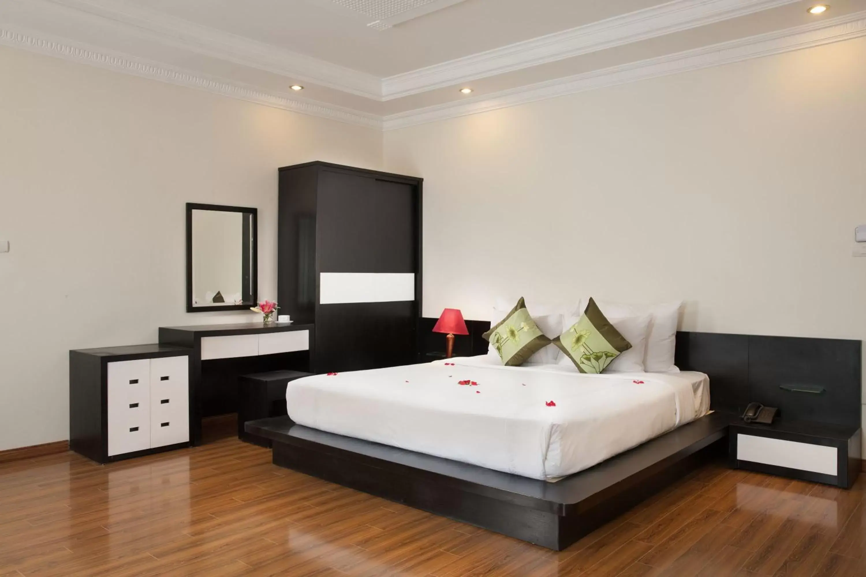 bunk bed, Bed in Serenity Villa Hotel