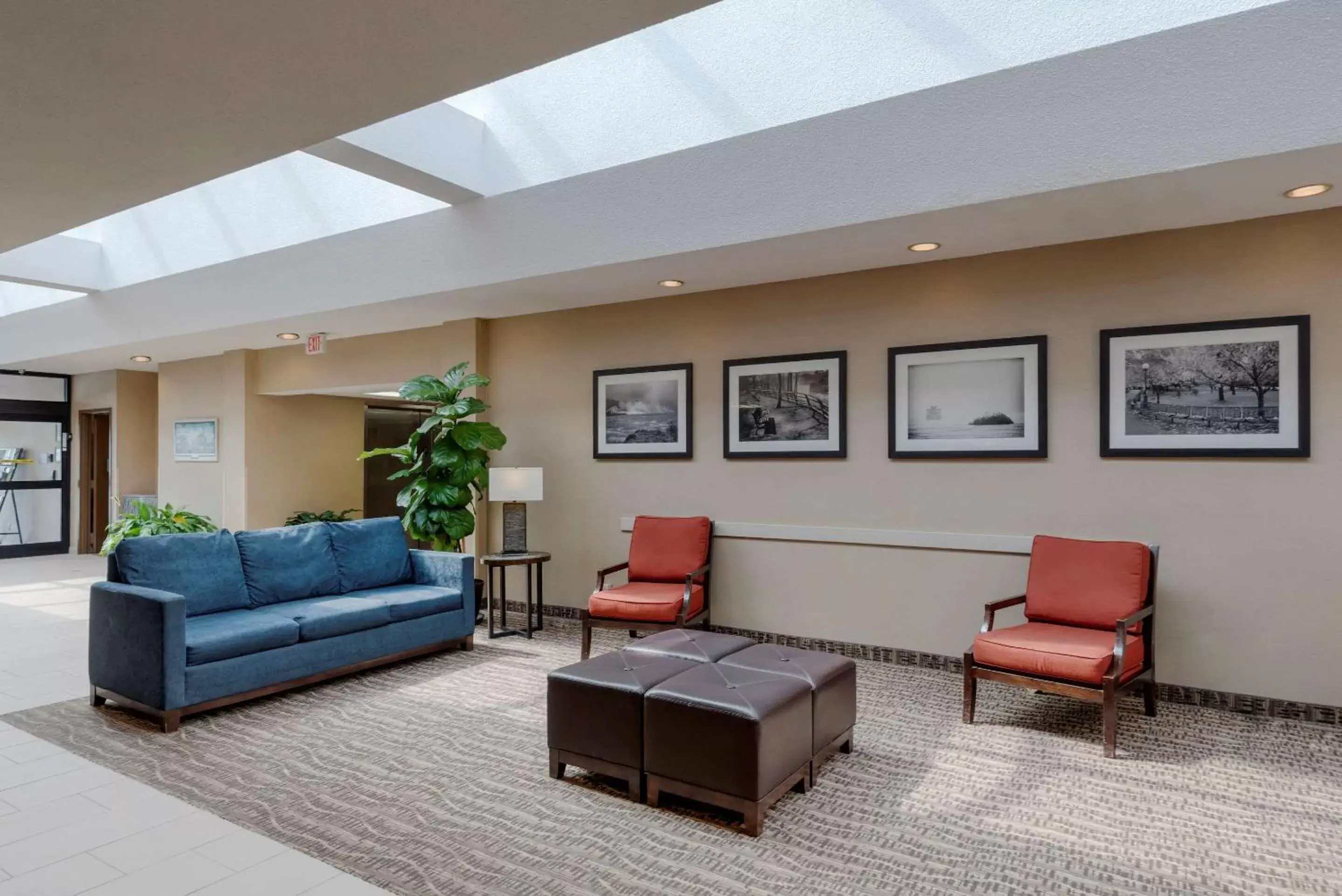 Lobby or reception, Lobby/Reception in Comfort Inn The Pointe