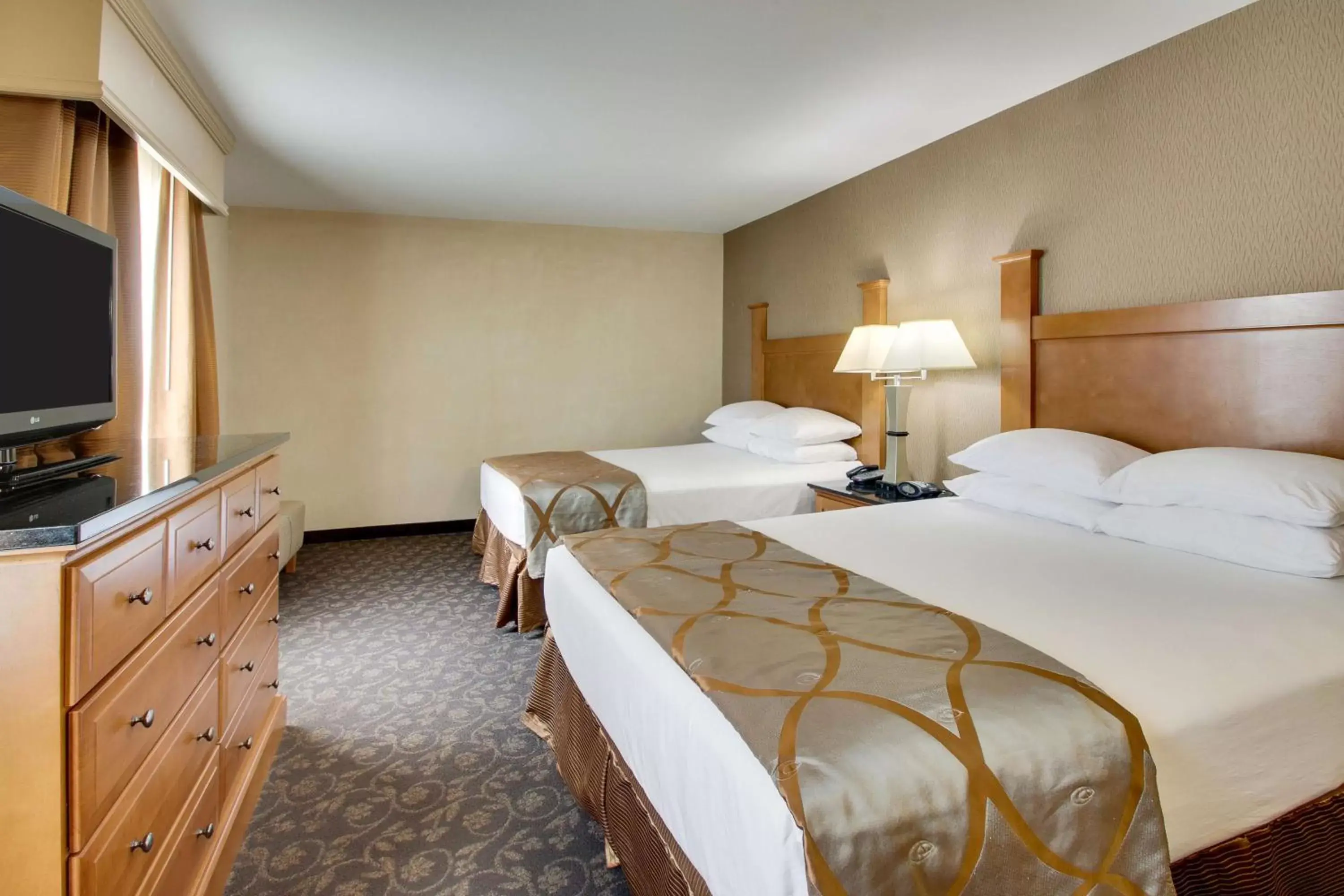 Photo of the whole room, Bed in Drury Plaza Hotel Broadview Wichita
