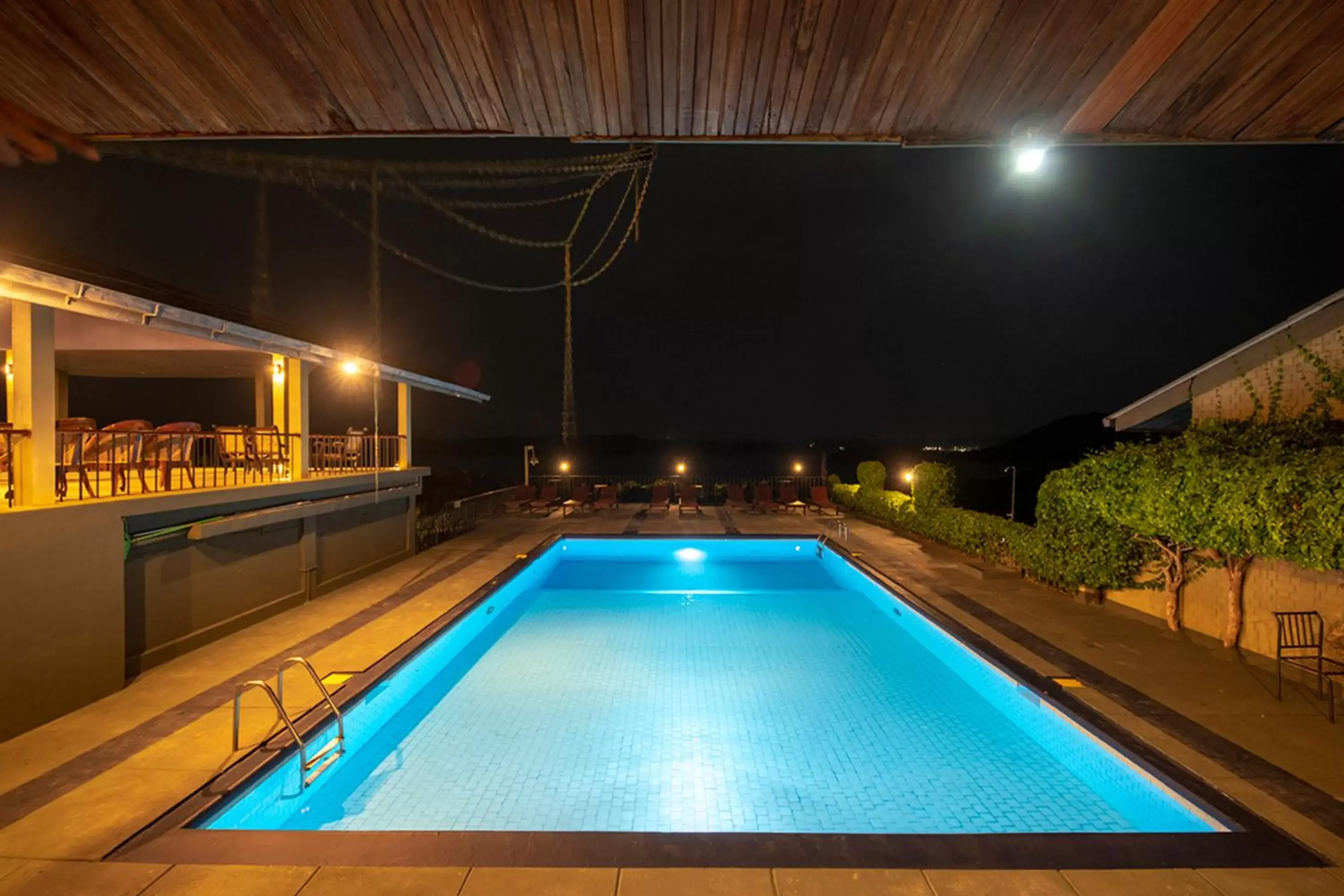 Swimming Pool in Giritale Hotel