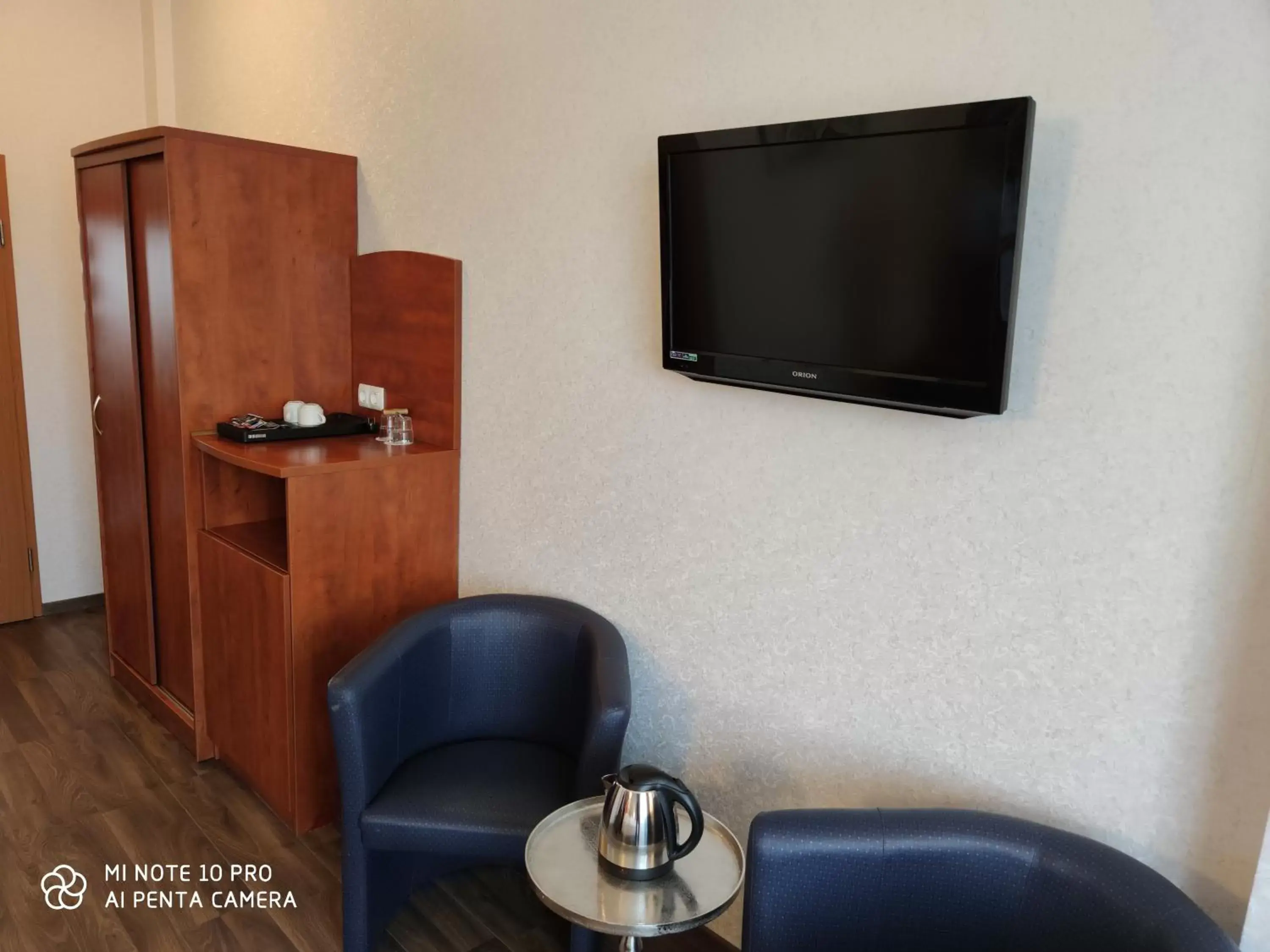 TV and multimedia, TV/Entertainment Center in Hotel Atrium Charlottenburg