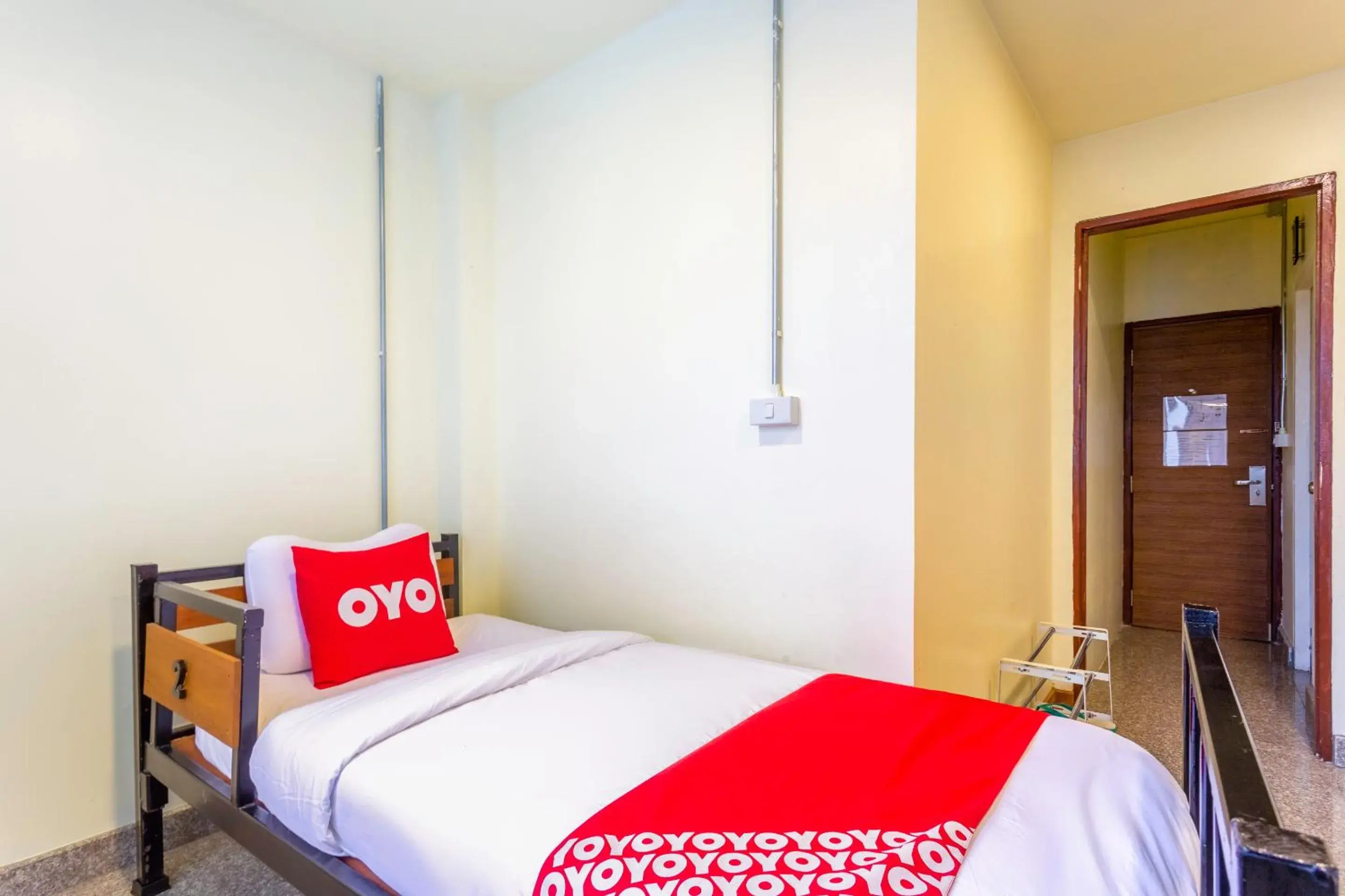 Bedroom in OYO 928 Leaf Hostel