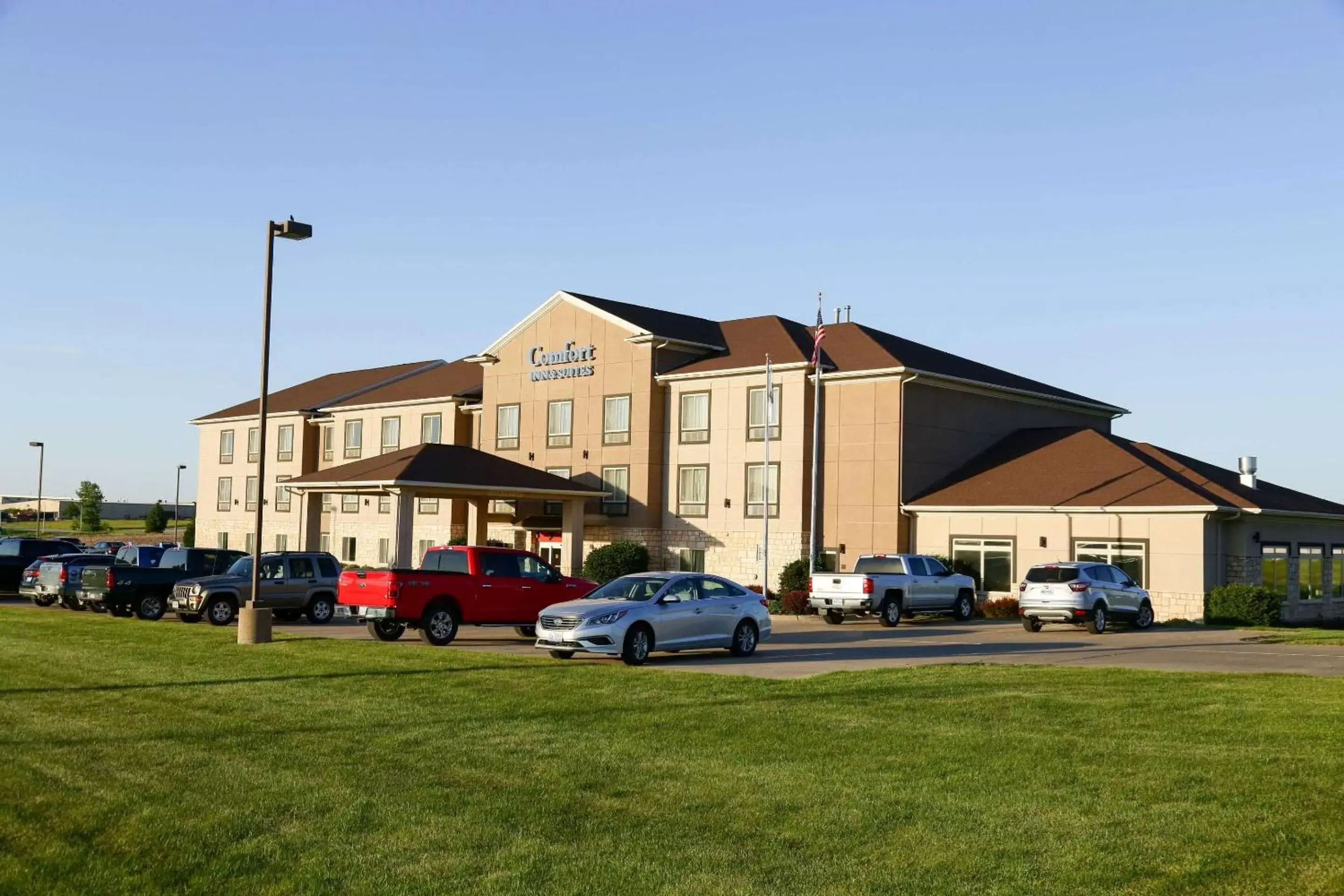 Property Building in Comfort Inn & Suites Grinnell near I-80