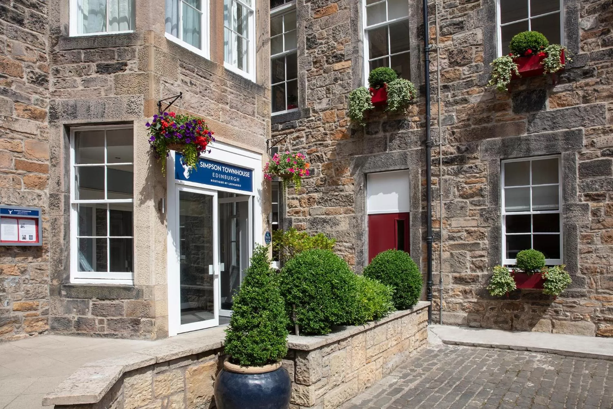 Property building in Leonardo Edinburgh City