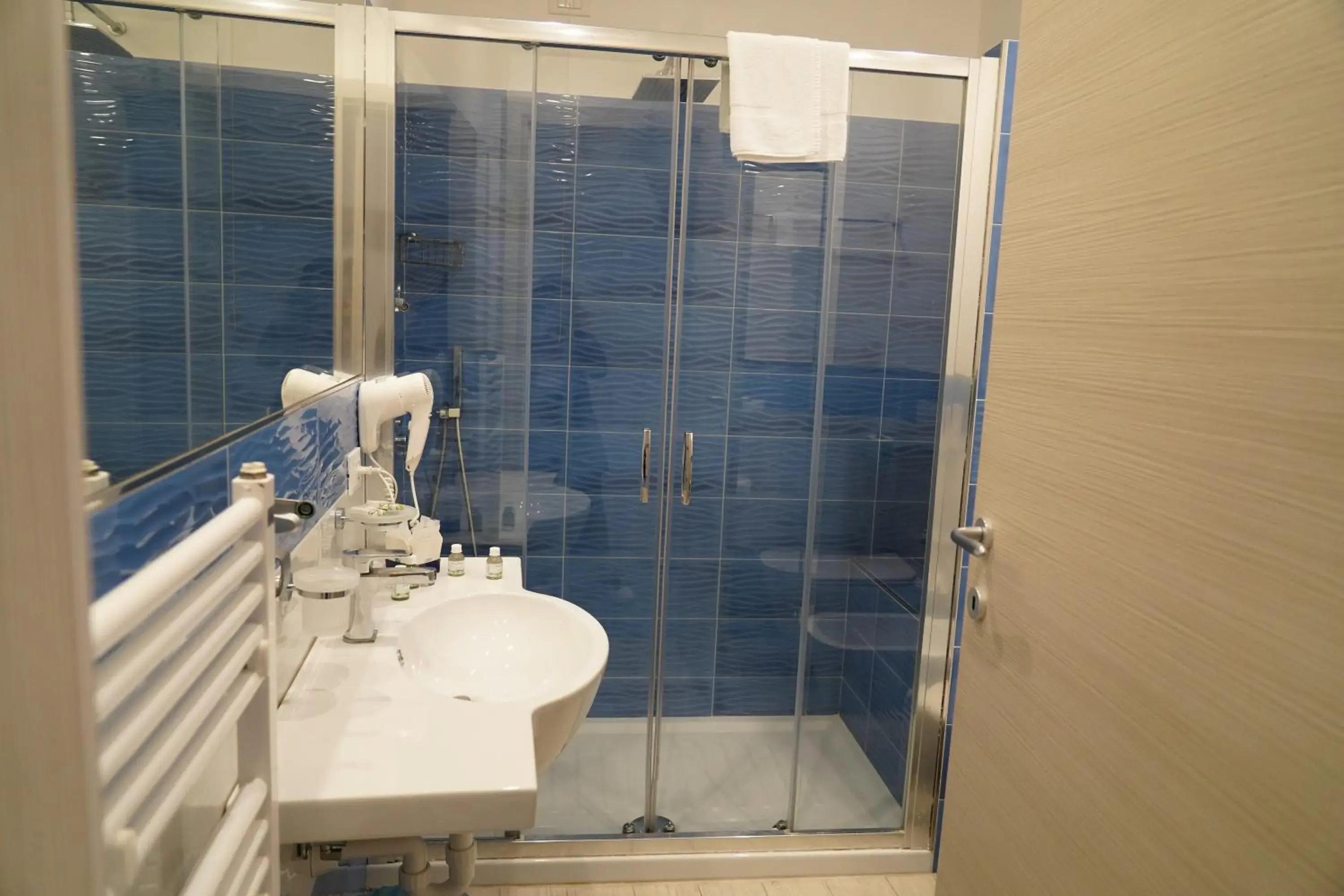 Shower, Bathroom in Hotel Parco Delle Agavi