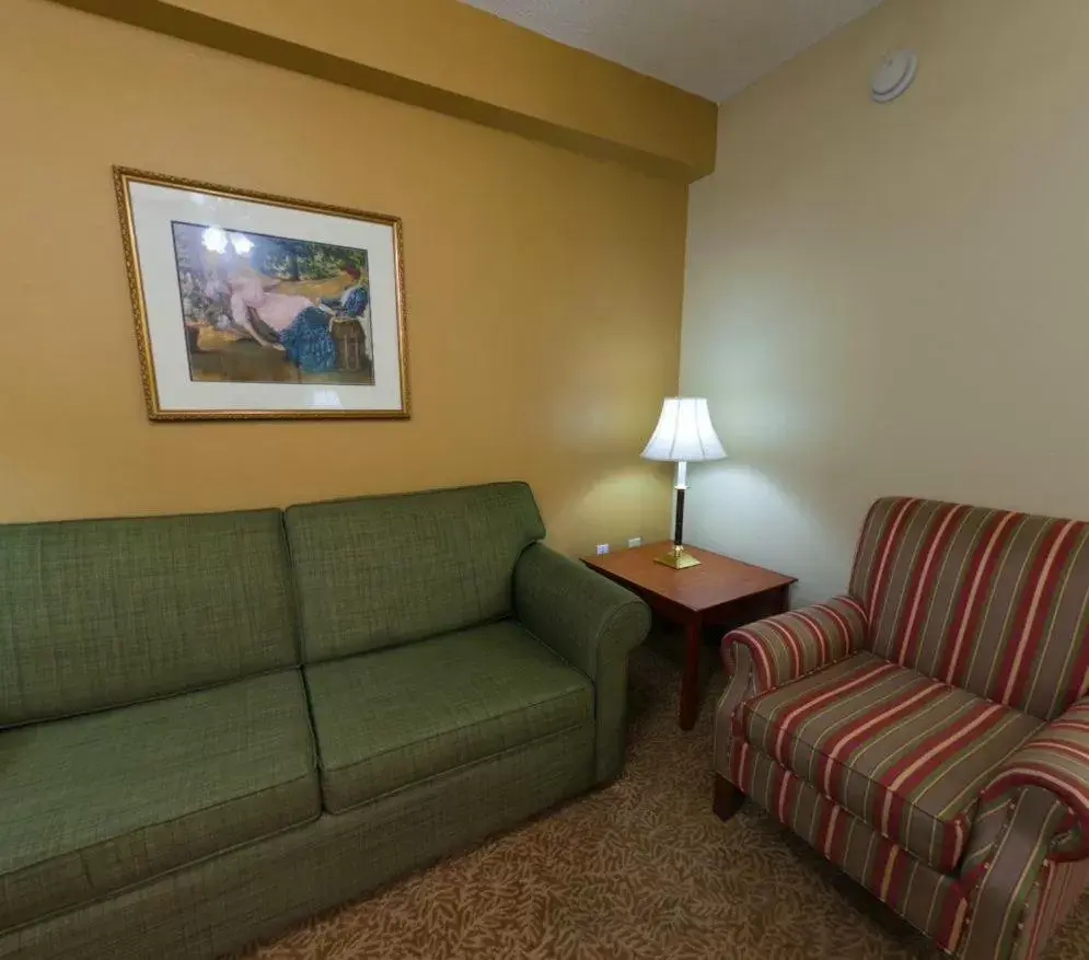 Seating Area in Country Inn & Suites by Radisson, Goldsboro, NC