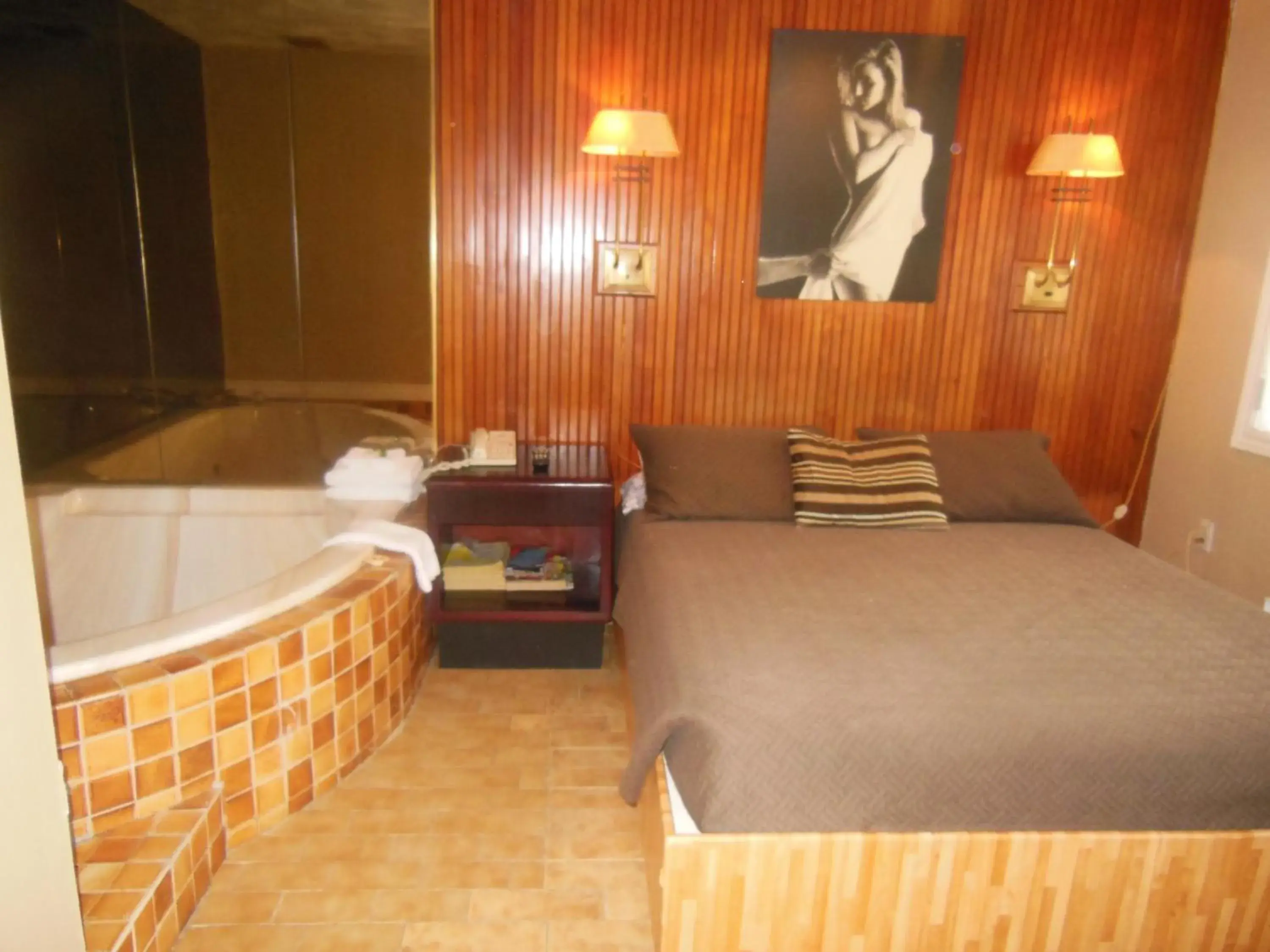 Photo of the whole room, Bed in Motel Le Paysan