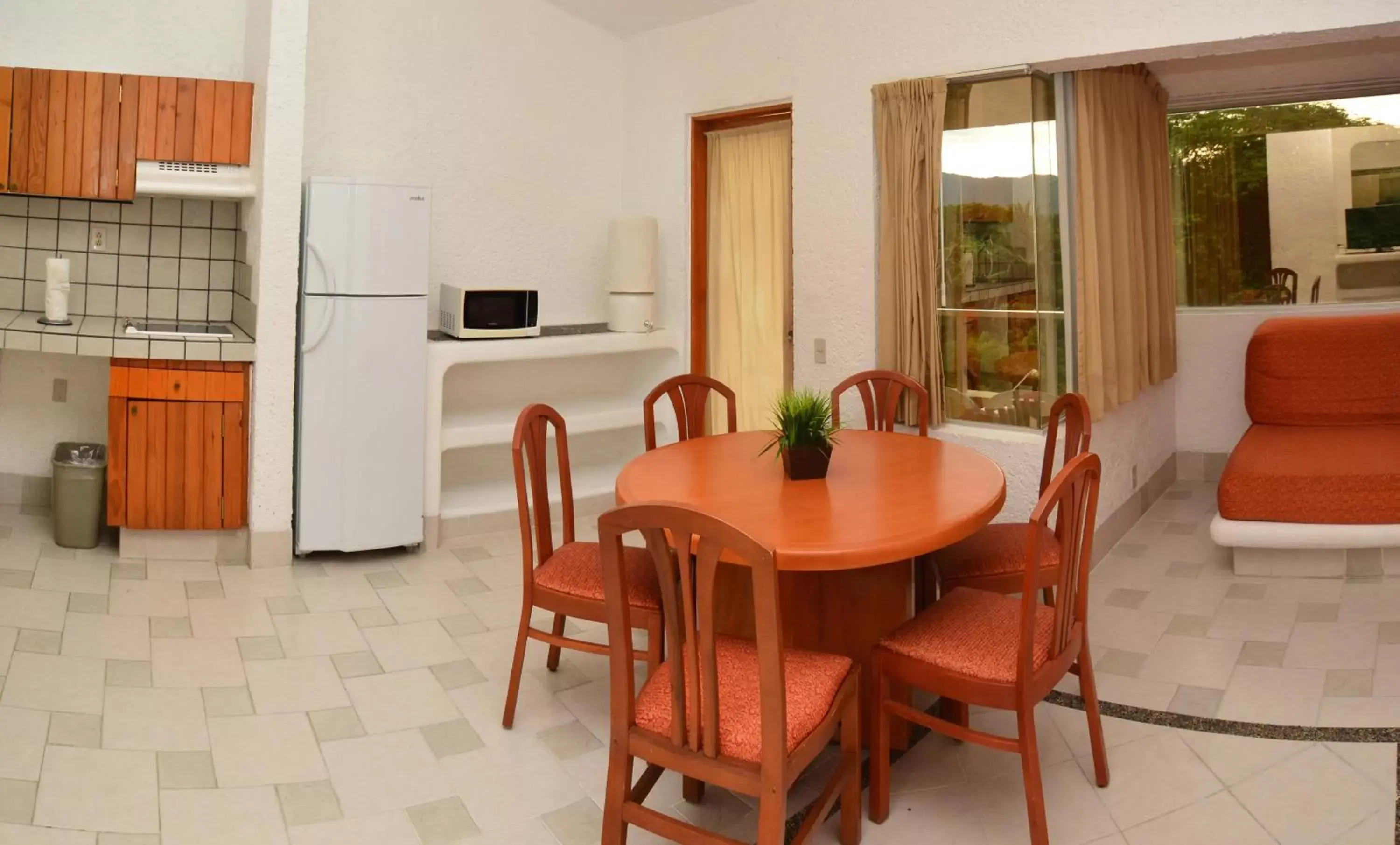 Dining Area in Pacifica Resort Ixtapa