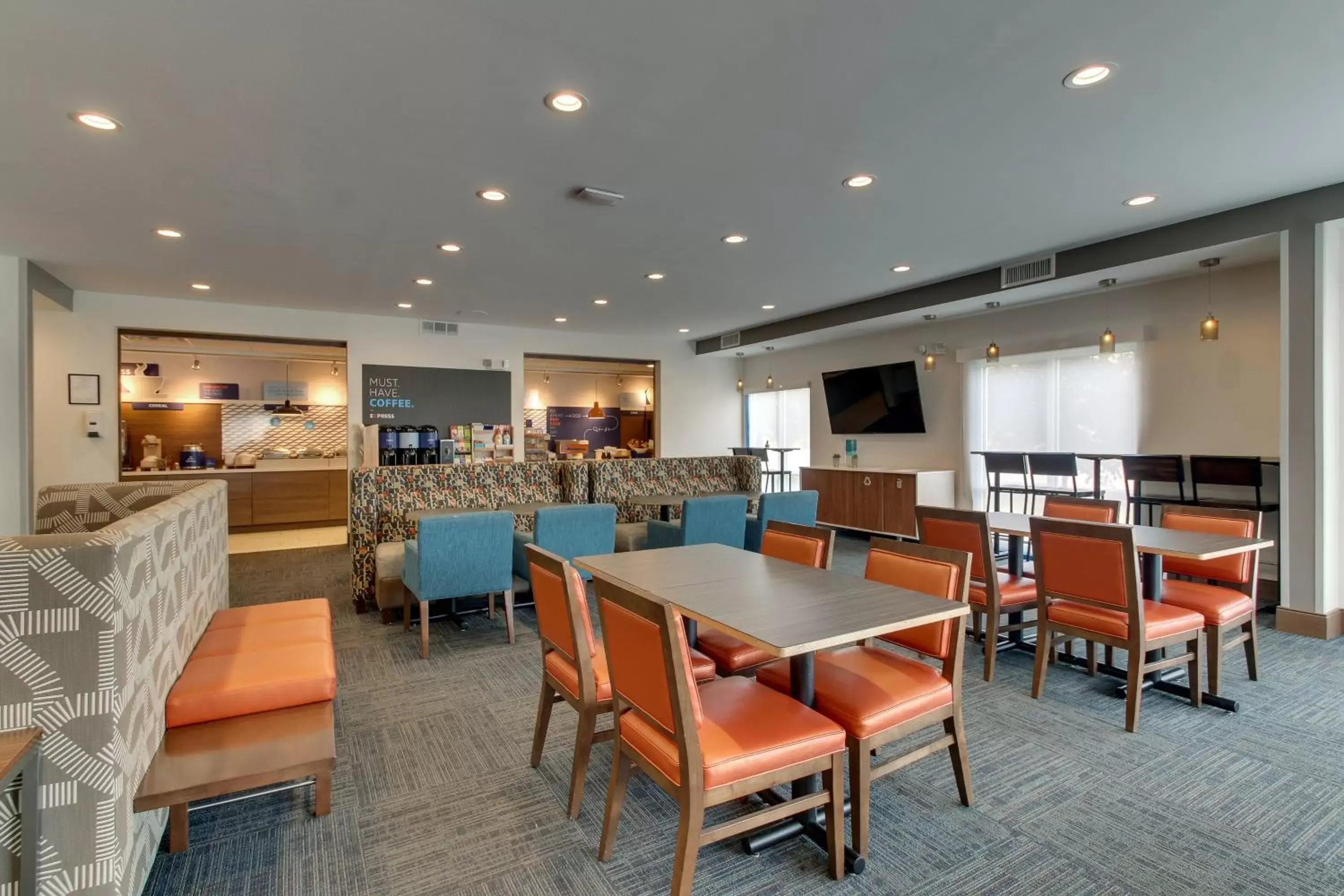 Breakfast in Holiday Inn Express & Suites Ithaca by IHG Breakfast in Holiday Inn Express & Suites Ithaca by IHG