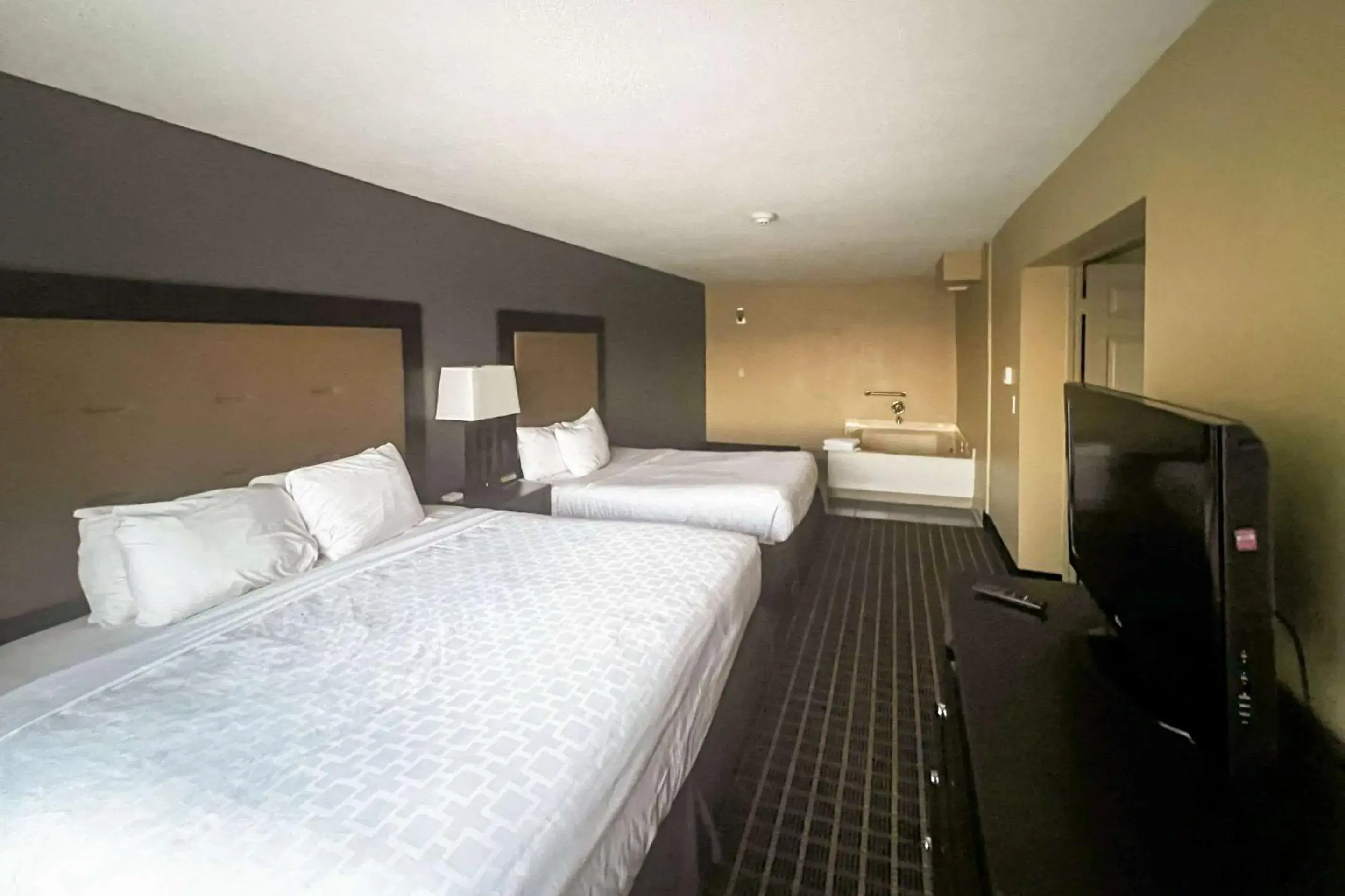 Bedroom, Bed in Clarion Inn & Suites