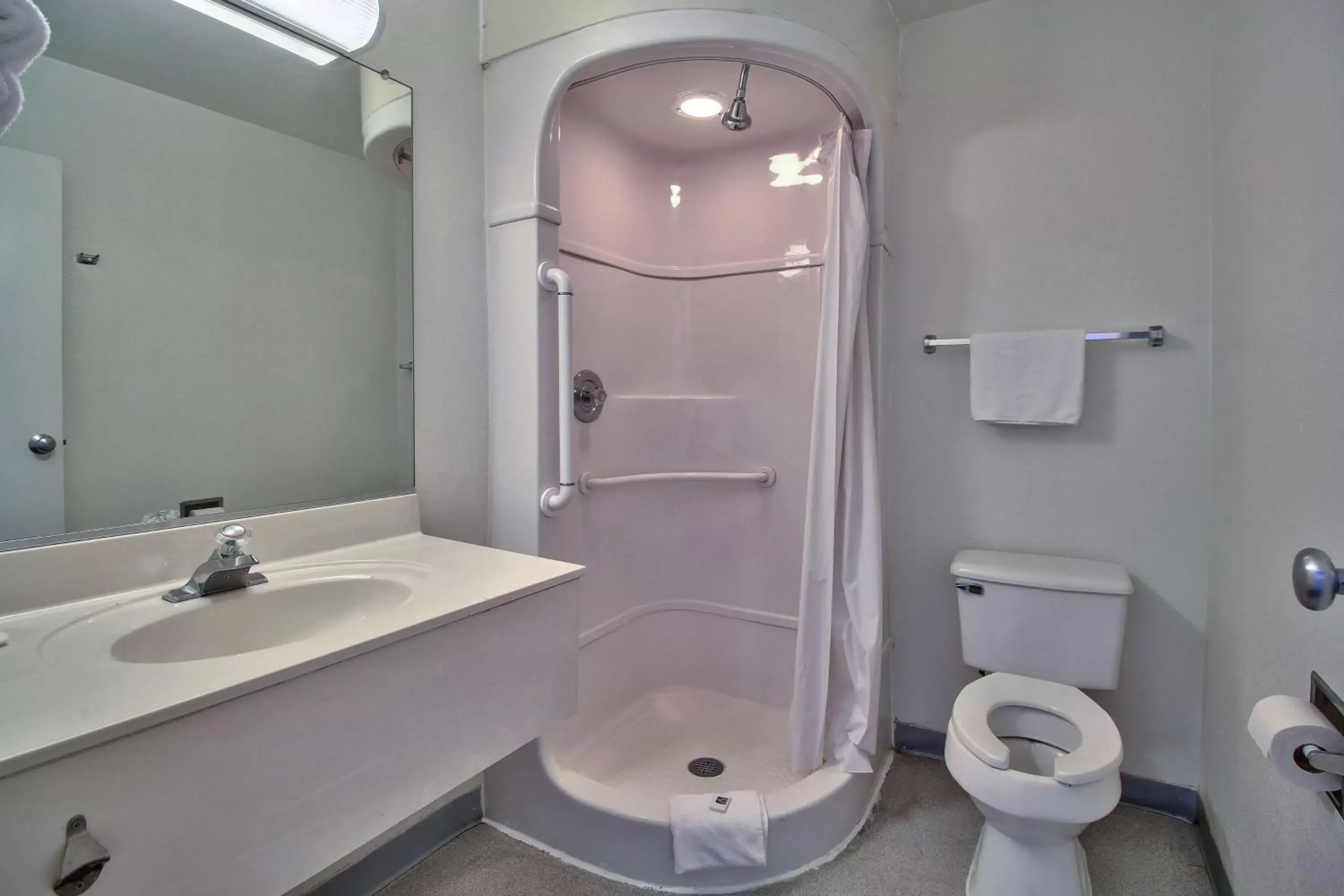 Quadruple Room - single occupancy in Motel 6-Douglas, AZ Quadruple Room - single occupancy in Motel 6-Douglas, AZ