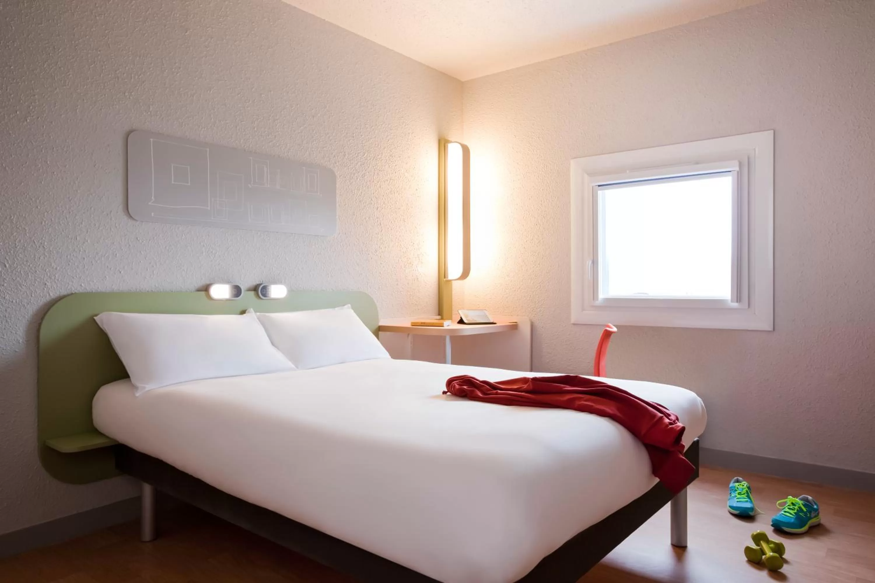 Day, Bed in ibis budget Pontault Combault RN4 Marne La Vallée