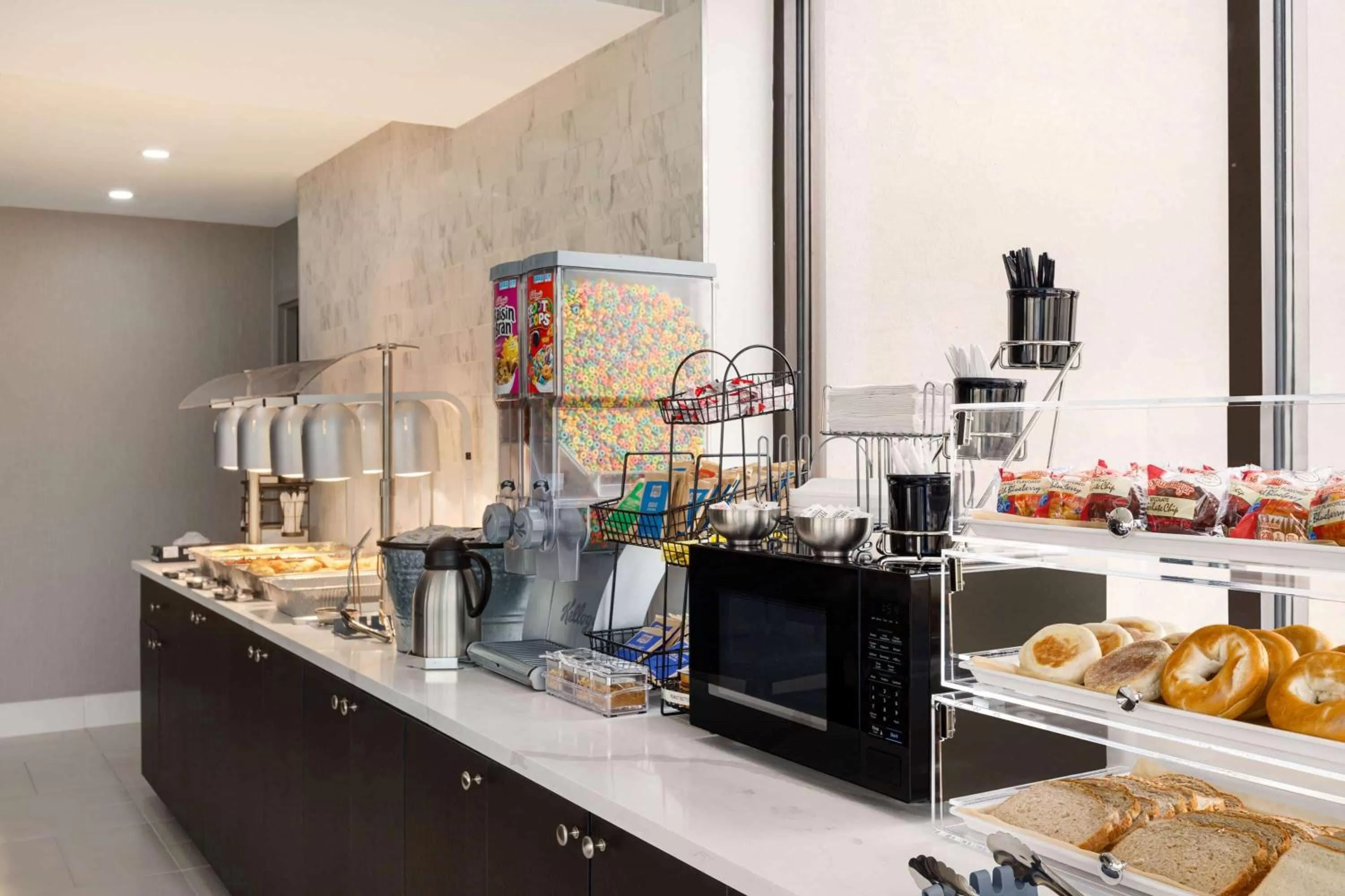 Restaurant/places to eat in La Quinta inn & suites by Wyndham Dothan