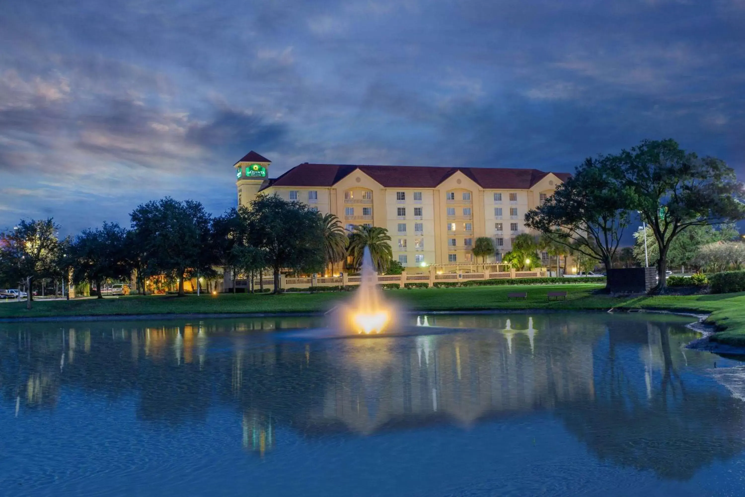 Property building in La Quinta by Wyndham Jacksonville Butler Blvd Property building in La Quinta by Wyndham Jacksonville Butler Blvd