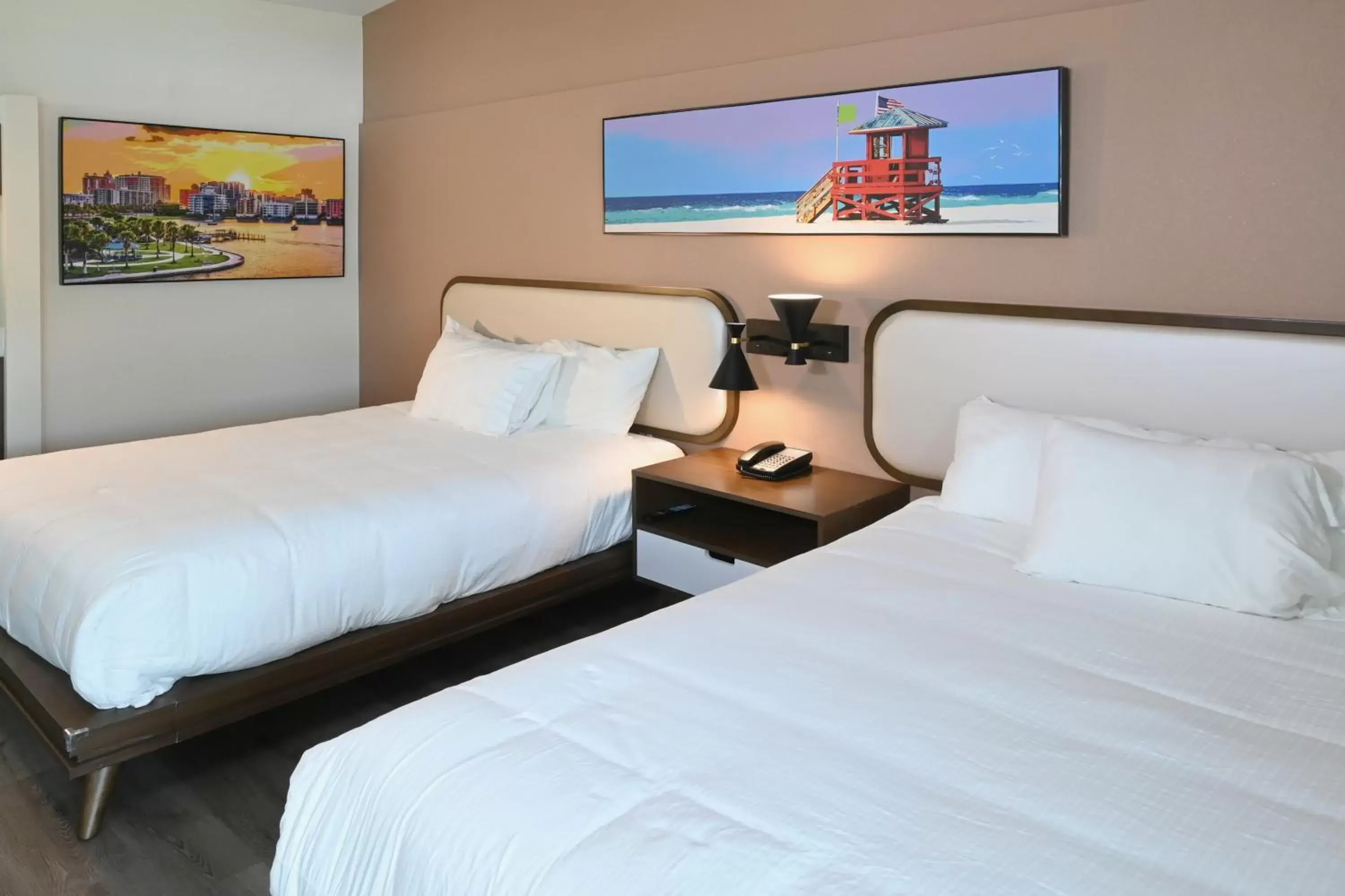 Bed in Golden Host Resort Sarasota
