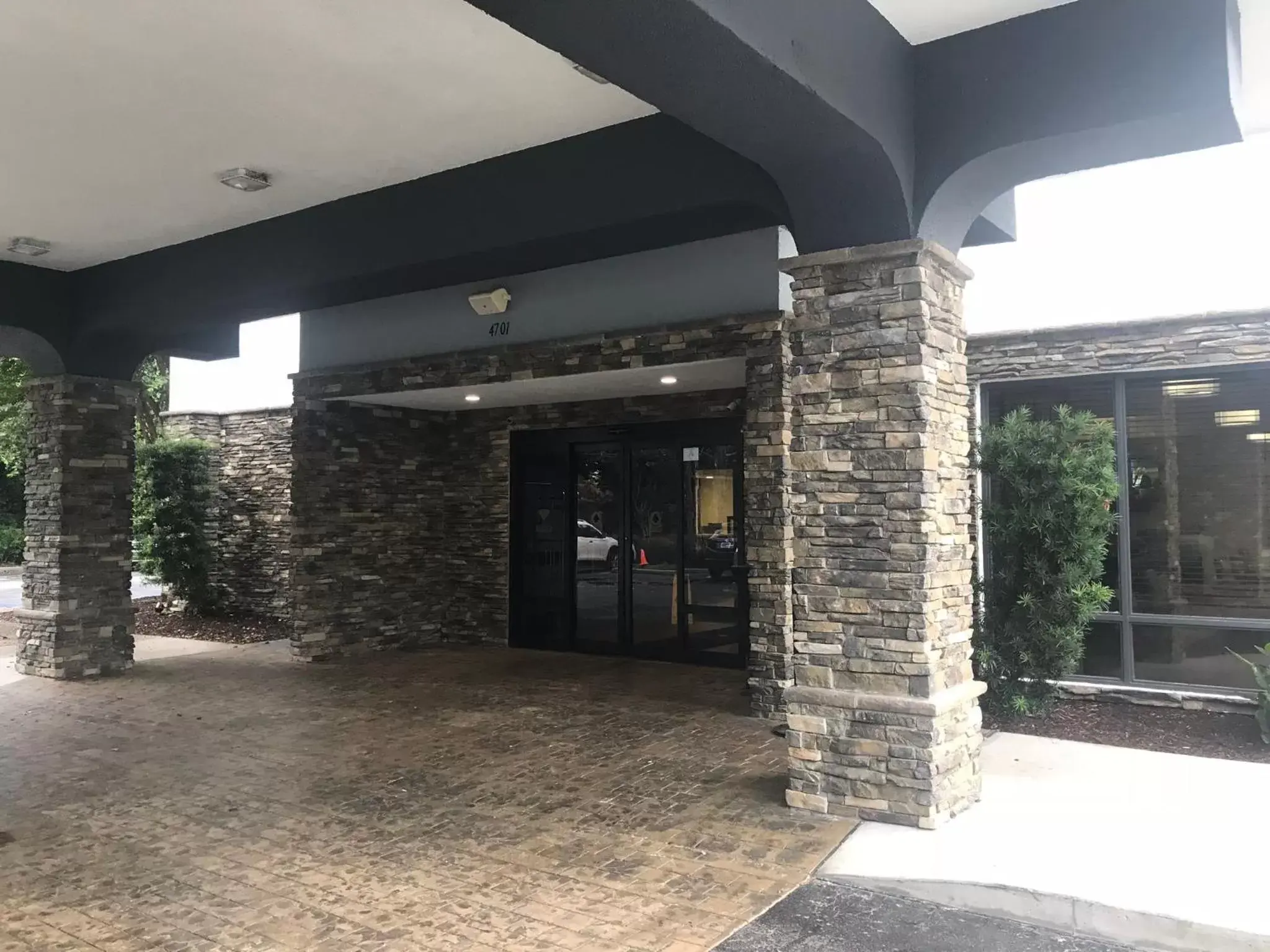 Facade/entrance in Wingate by Wyndham Charleston Coliseum Facade/entrance in Wingate by Wyndham Charleston Coliseum