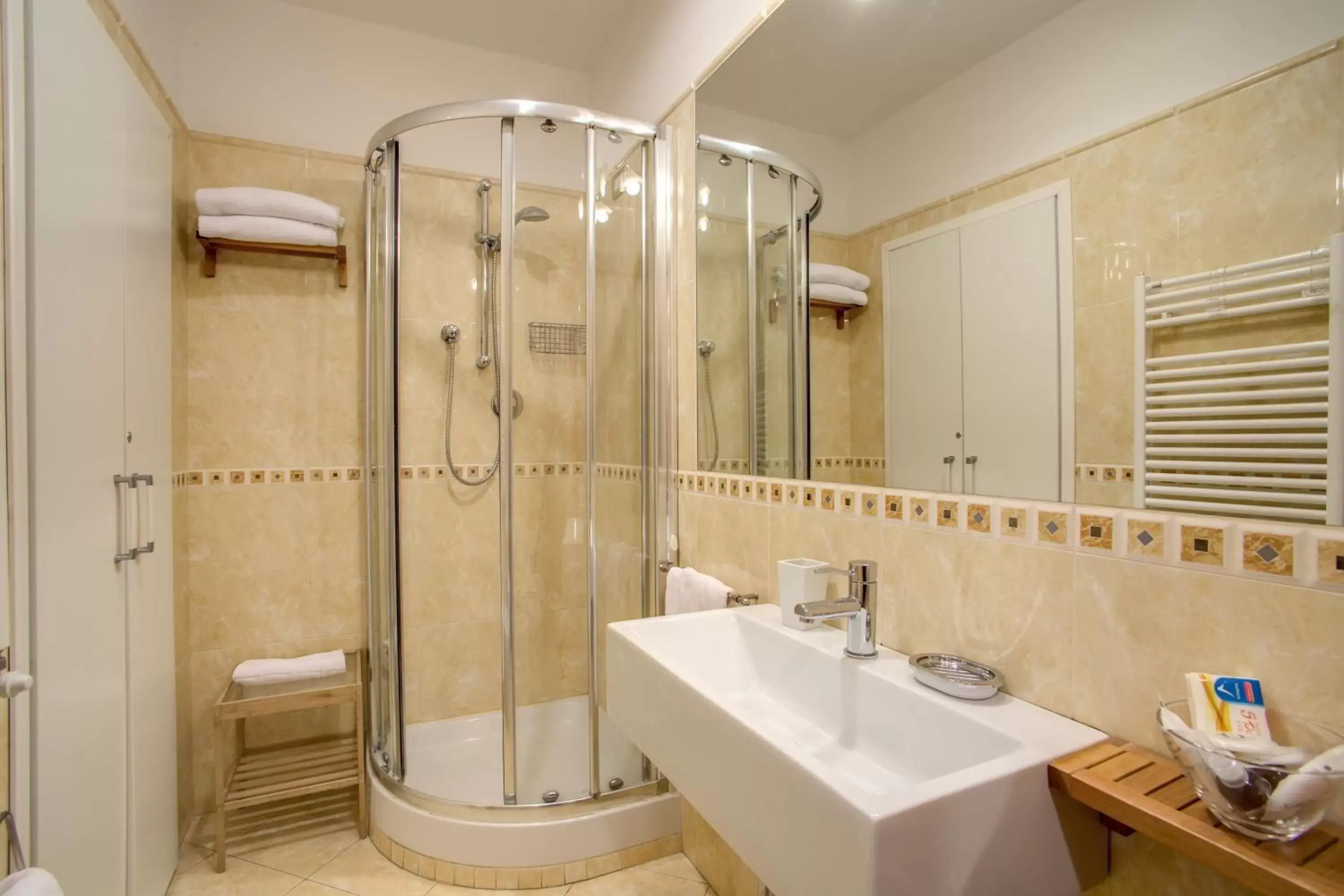 Shower, Bathroom in PapavistaRelais
