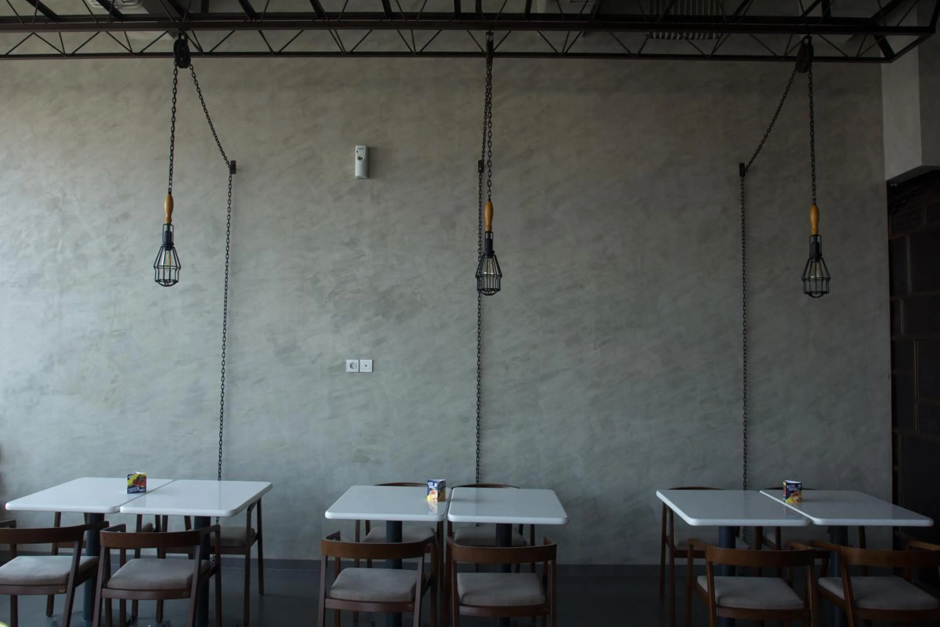 Restaurant/places to eat in Yello Hotel Jemursari