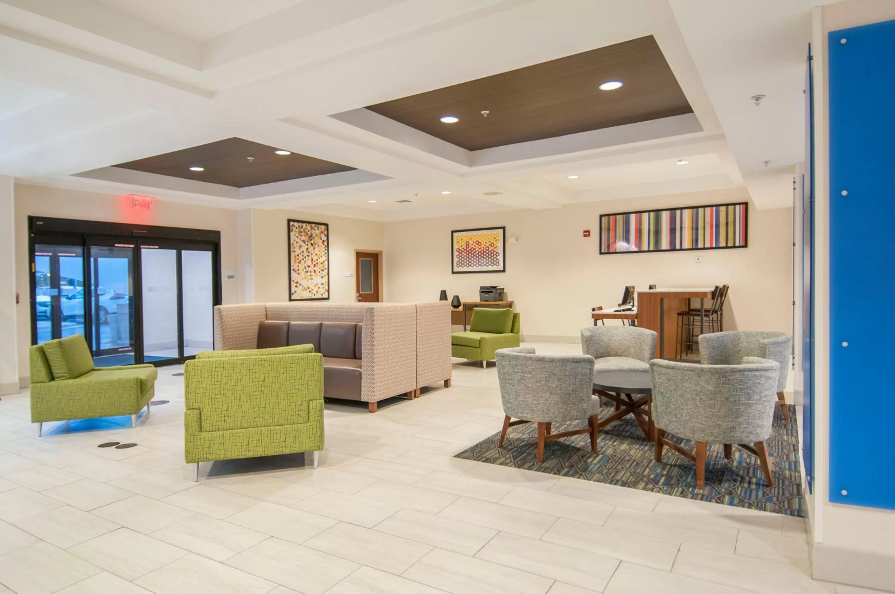 Lobby or reception in Holiday Inn Express Hotel & Suites Biloxi- Ocean Springs by IHG