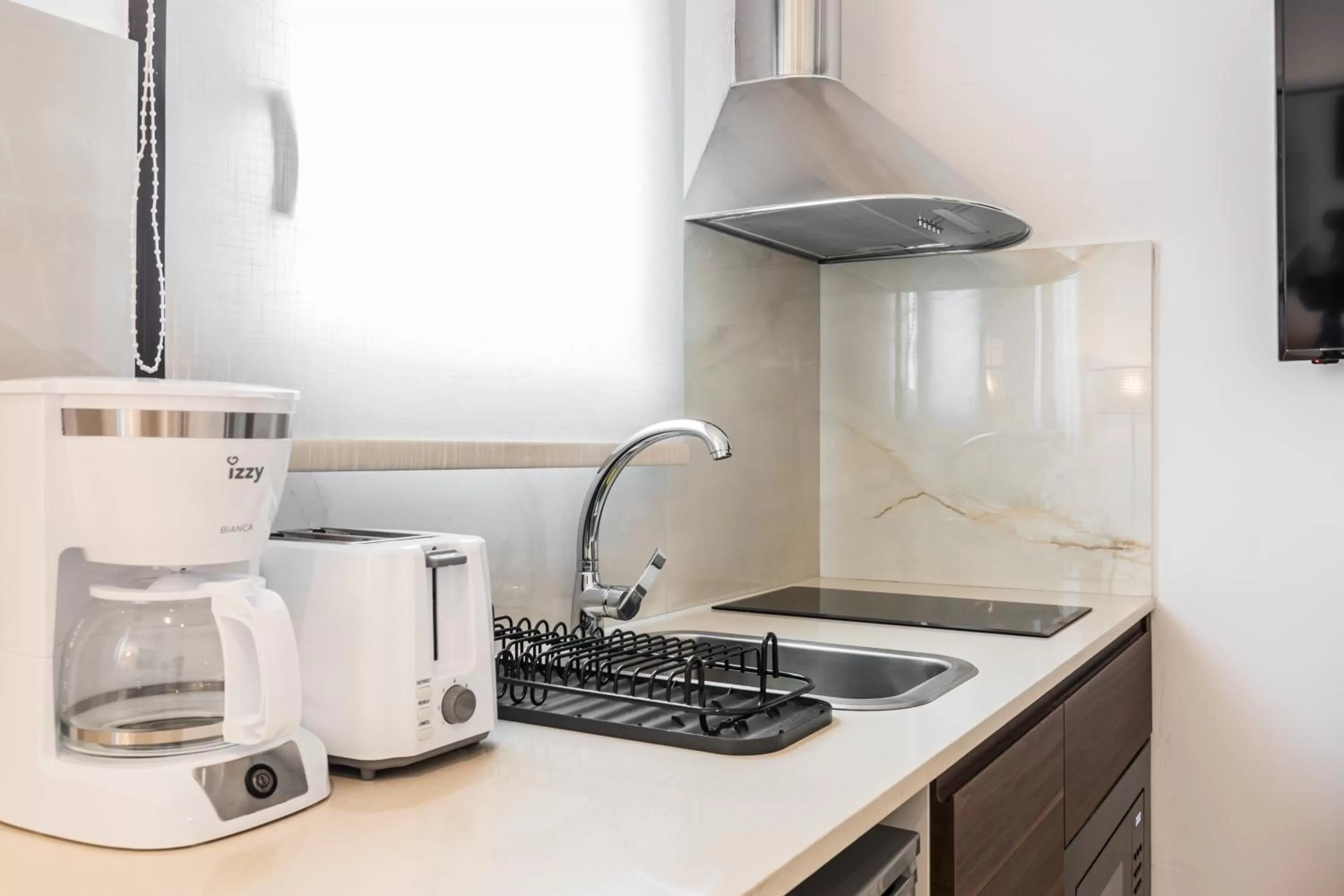 Coffee/tea facilities in Nicholas Point Apartments and Rooms