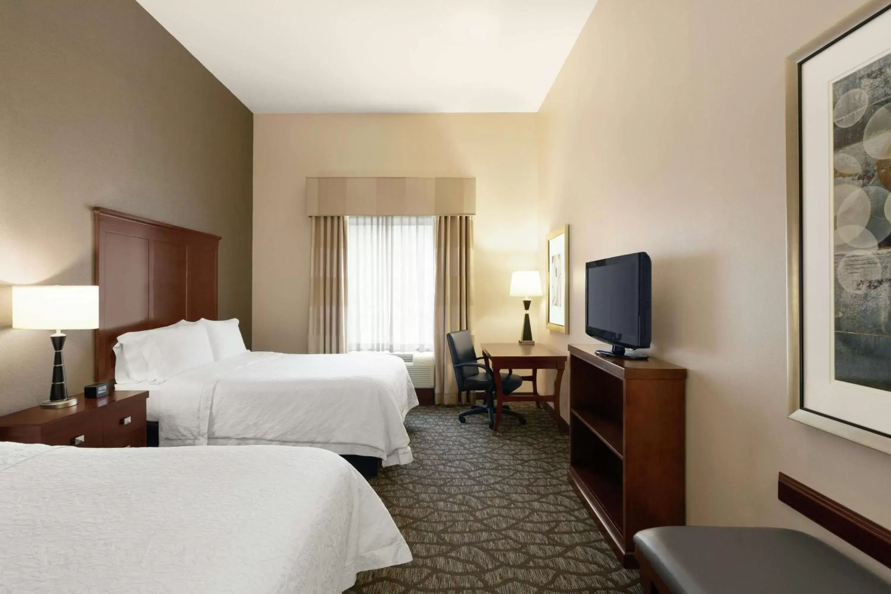Bedroom, TV/Entertainment Center in Hampton Inn and Suites Houston Pasadena