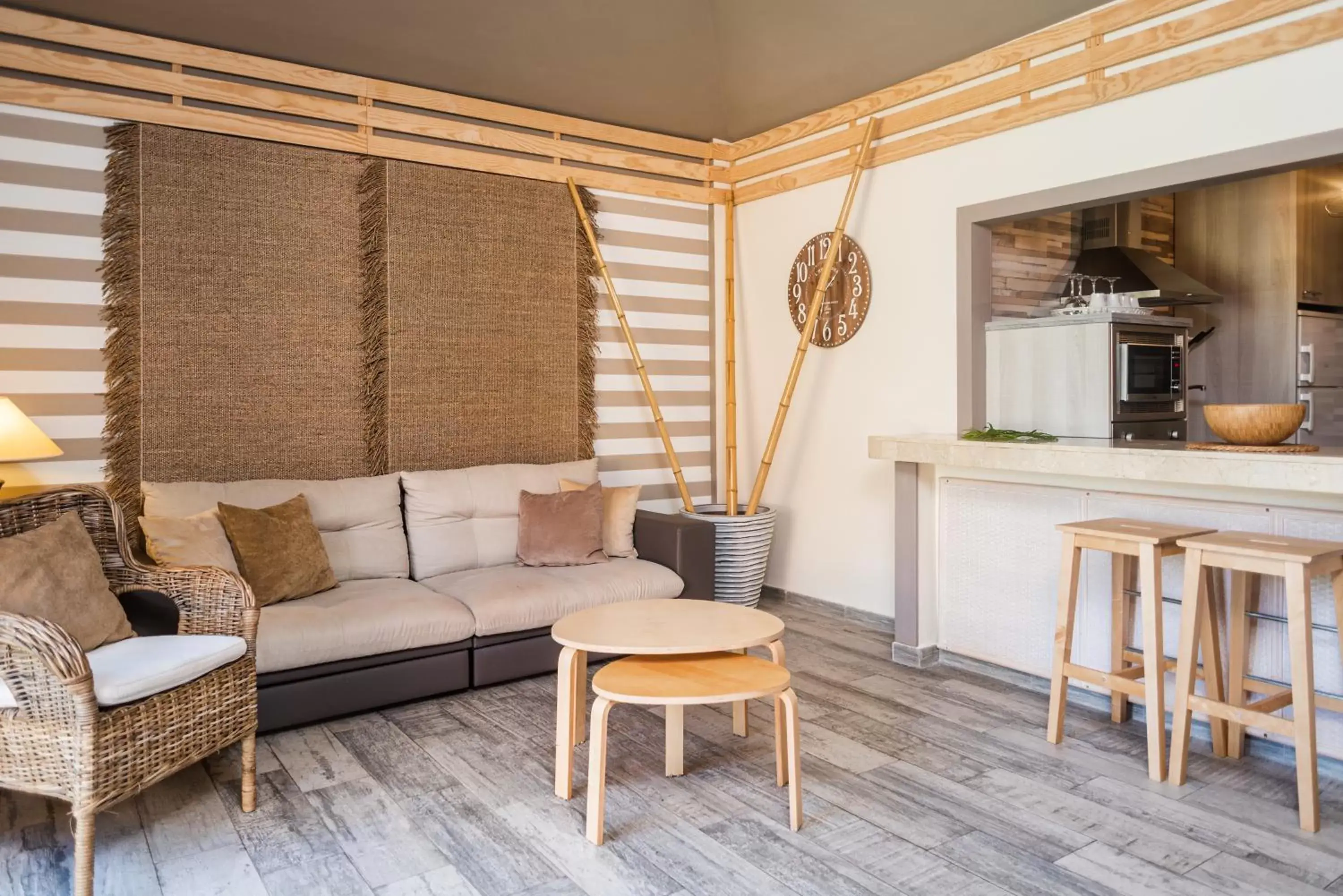 Kitchen or kitchenette, Seating Area in Green Garden Eco Resort & Villas