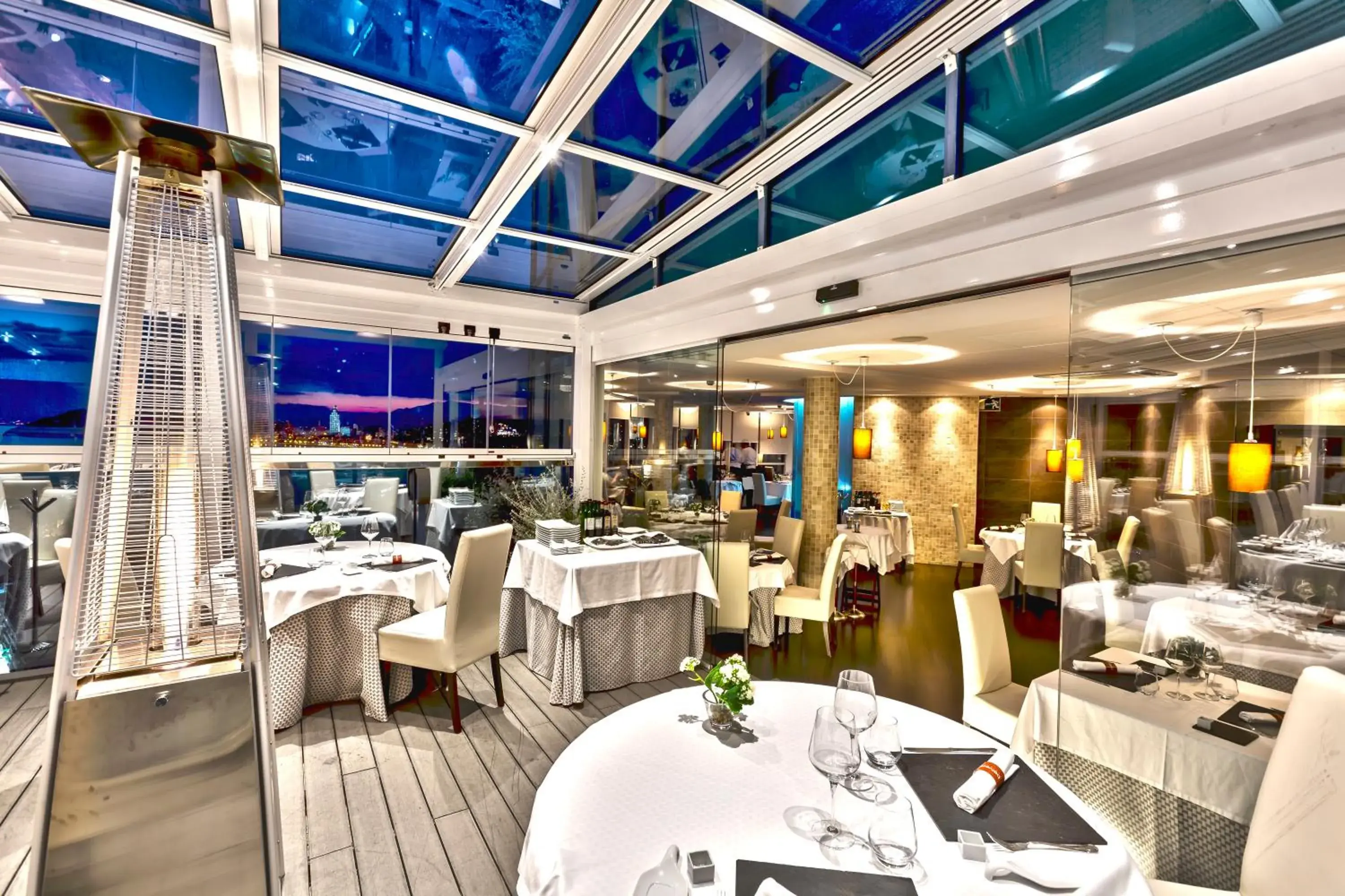 Restaurant/Places to Eat in Hotel Madeira Centro