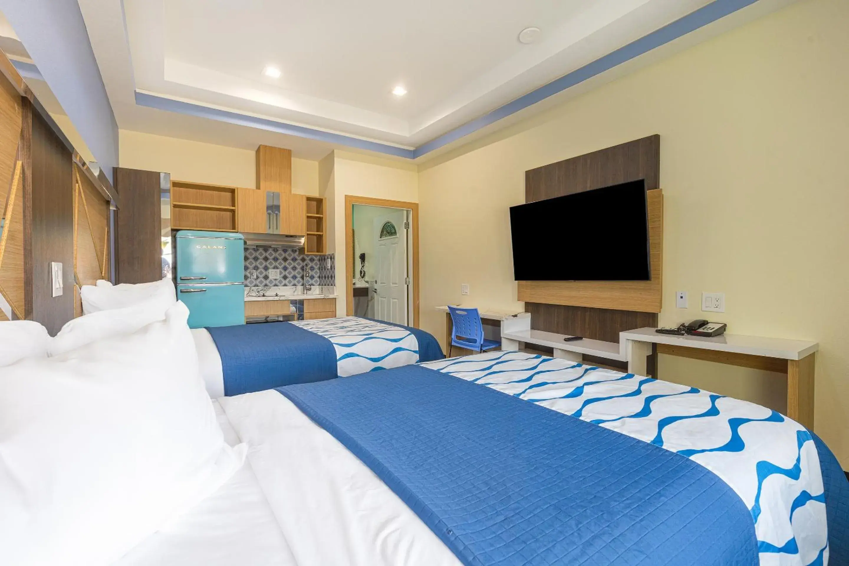 Bedroom, Bed in La Vyoma Villas, Westpark Hwy 6