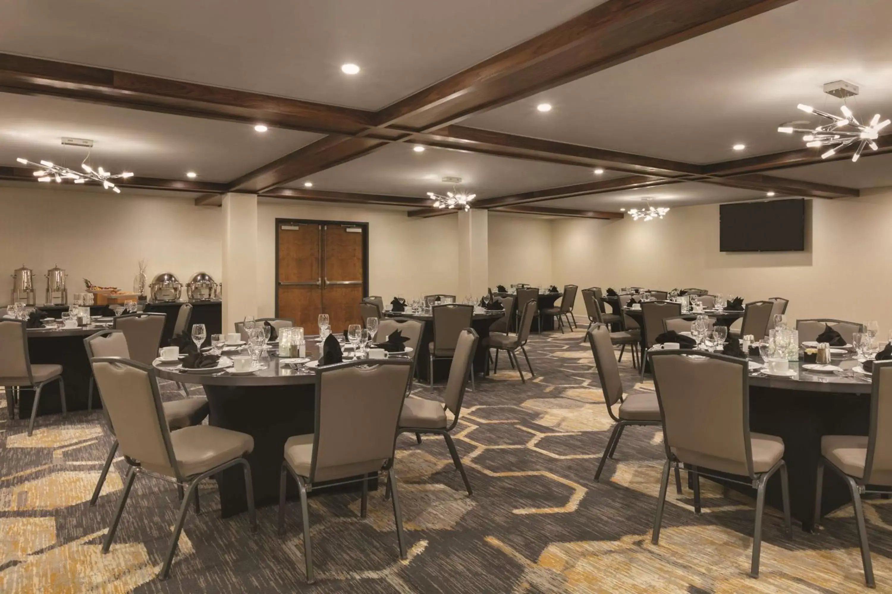Meeting/conference room, Restaurant/Places to Eat in Embassy Suites by Hilton Richmond
