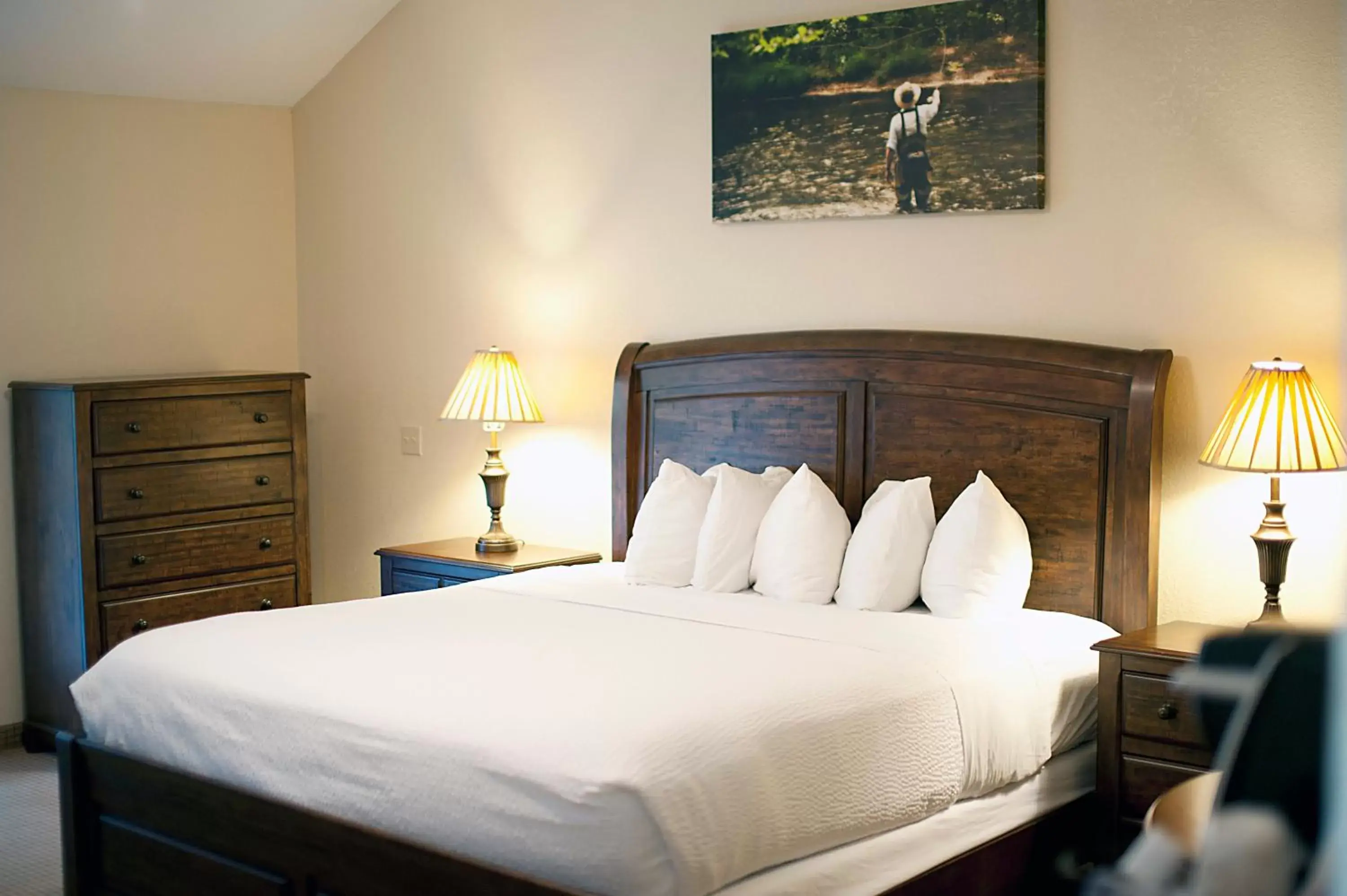 Bed in Tremont Lodge & Resort