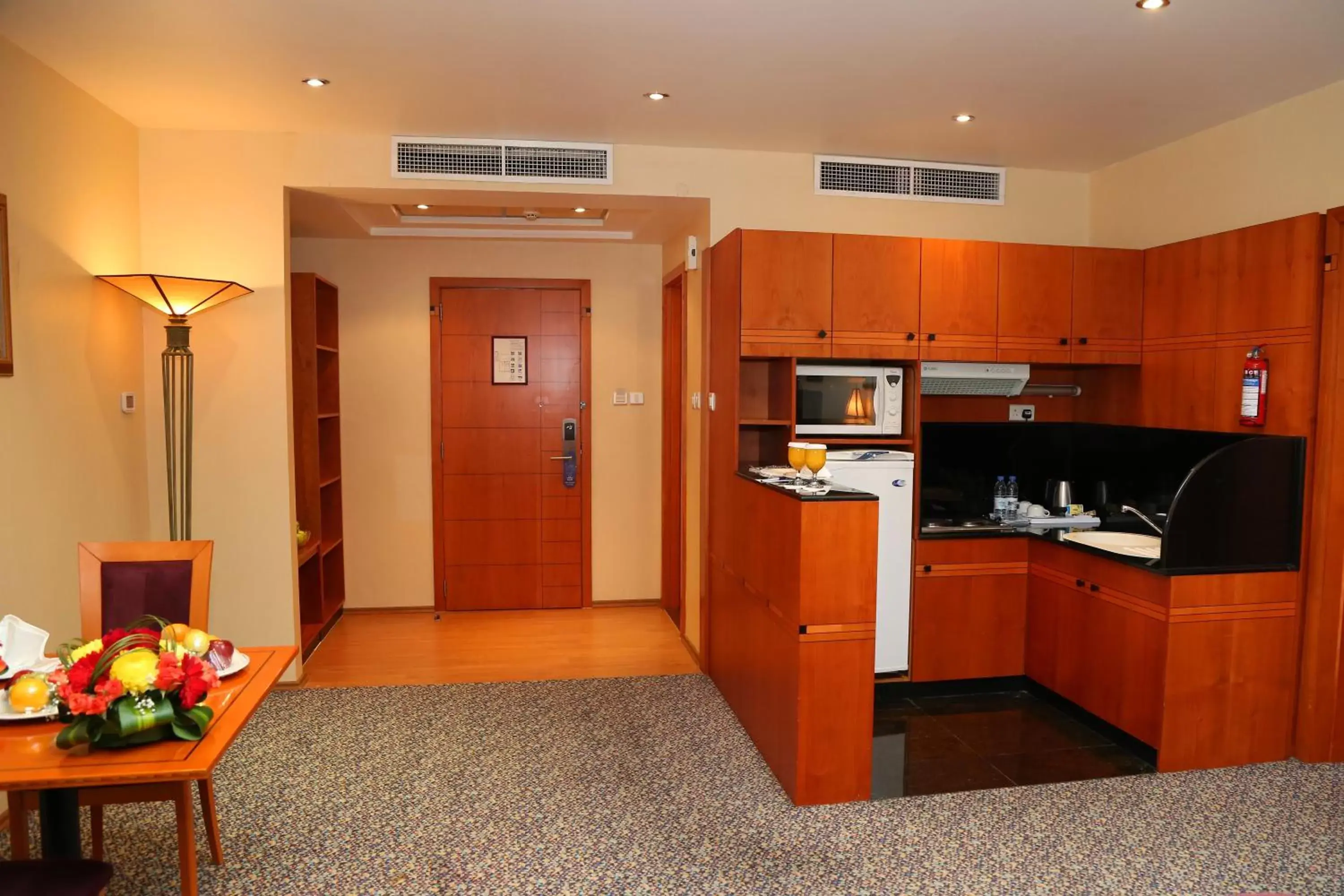 Kitchen or kitchenette, Kitchen/Kitchenette in Gulf Court Hotel