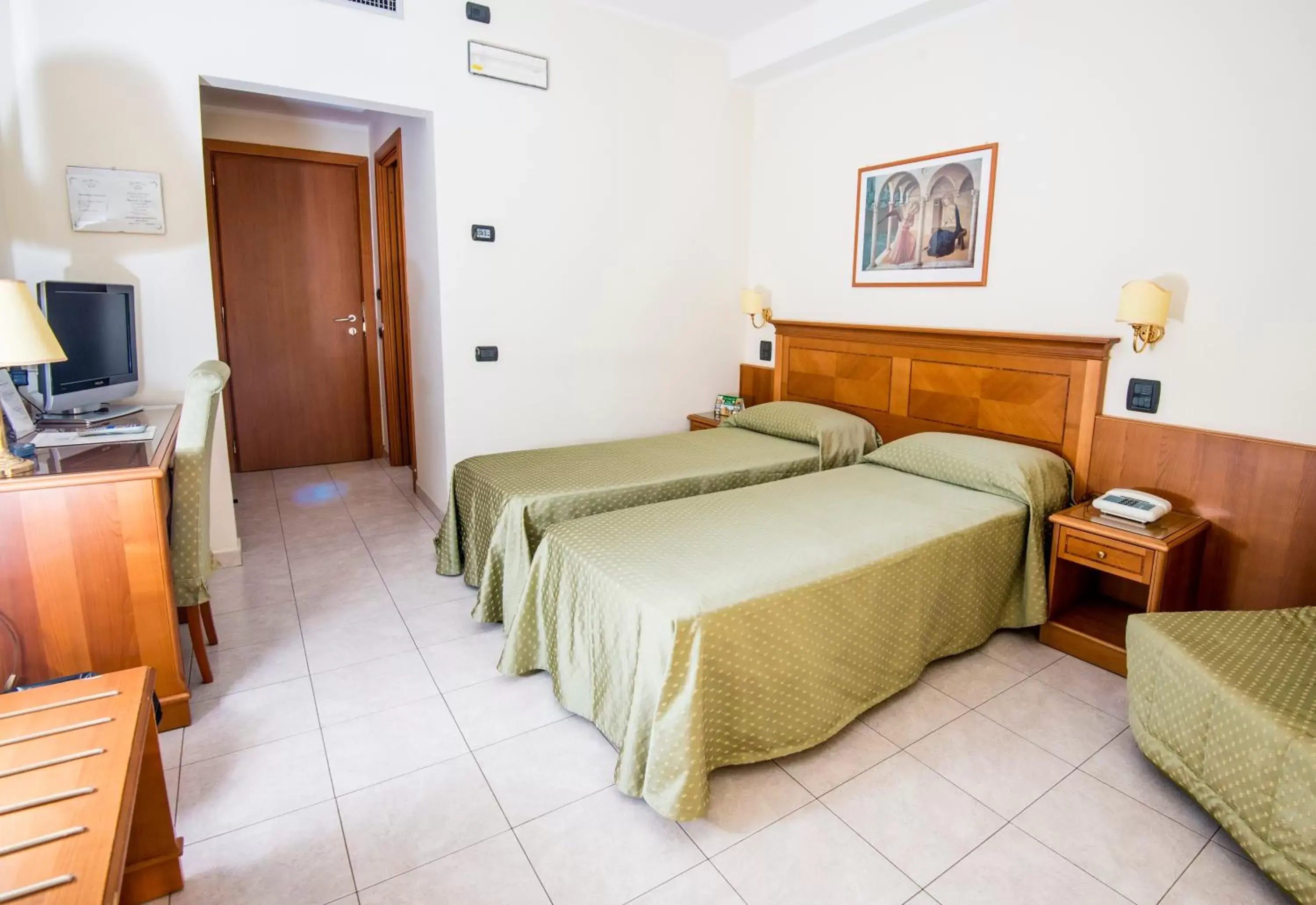 Quadruple Room in Grand Hotel Victoria Quadruple Room in Grand Hotel Victoria