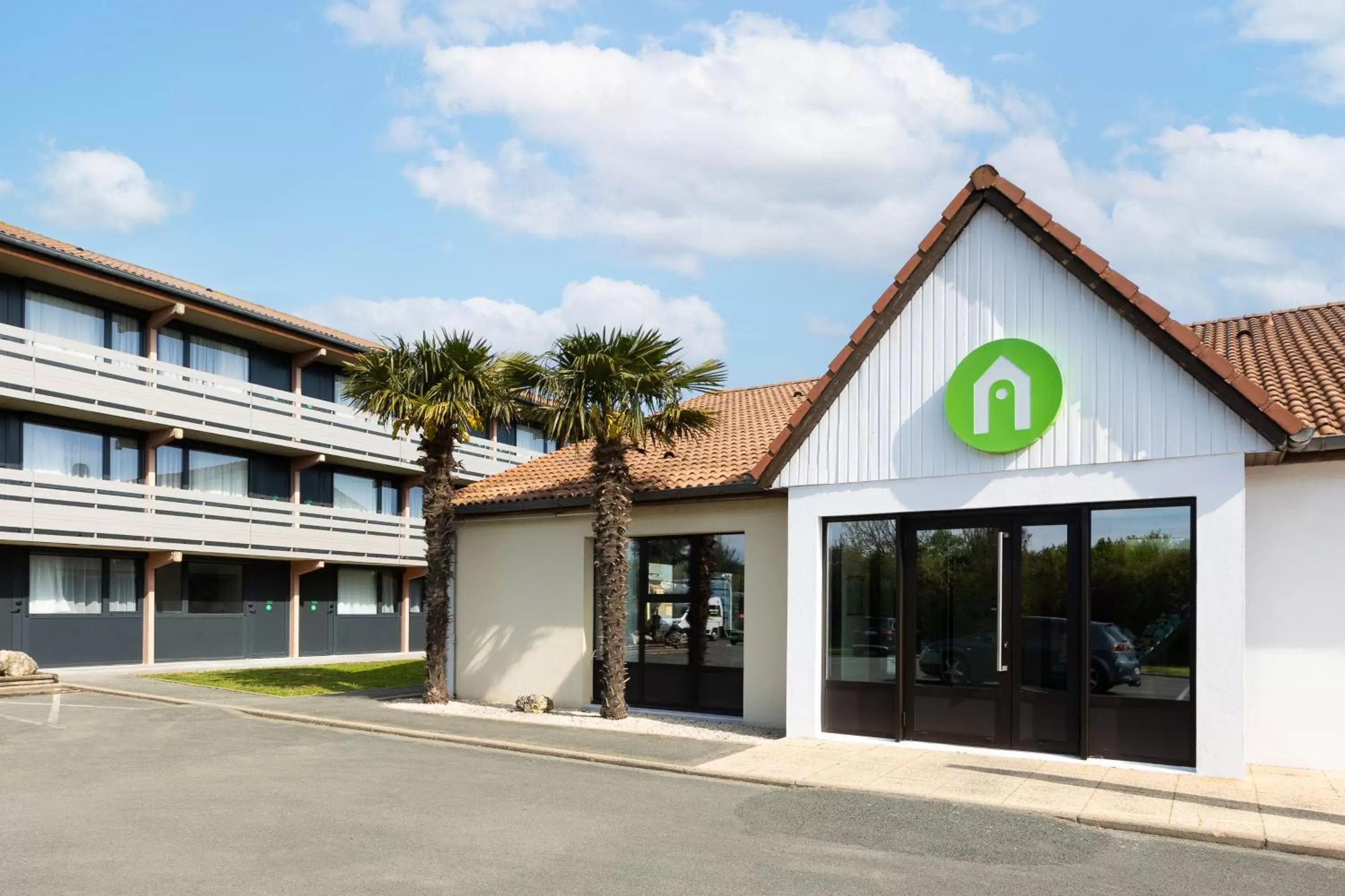 Property building in Campanile La Rochelle Nord - Puilboreau Chagnolet Property building in Campanile La Rochelle Nord - Puilboreau Chagnolet