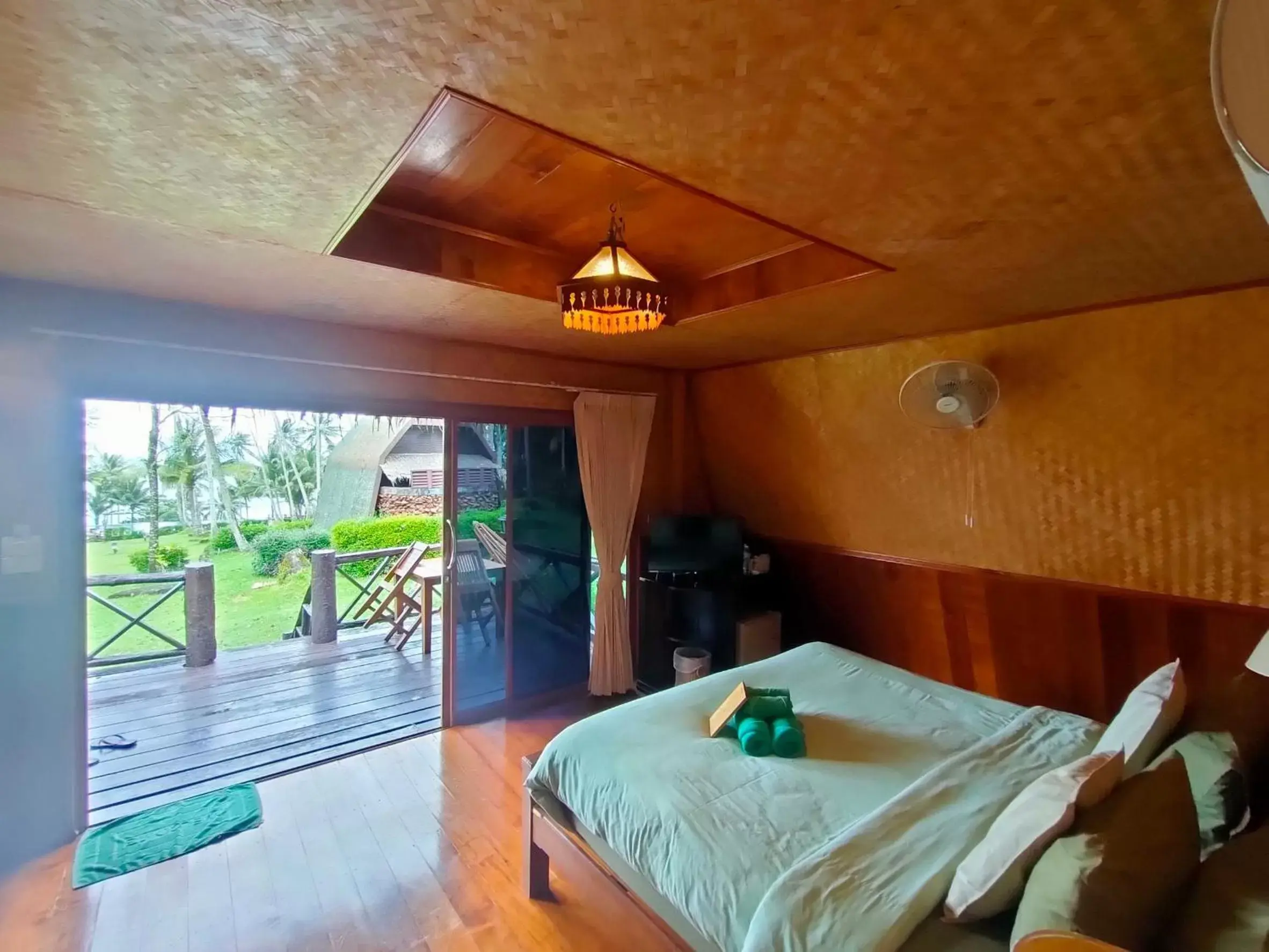 Property building, Bed in Koh Kood Beach Resort Property building, Bed in Koh Kood Beach Resort