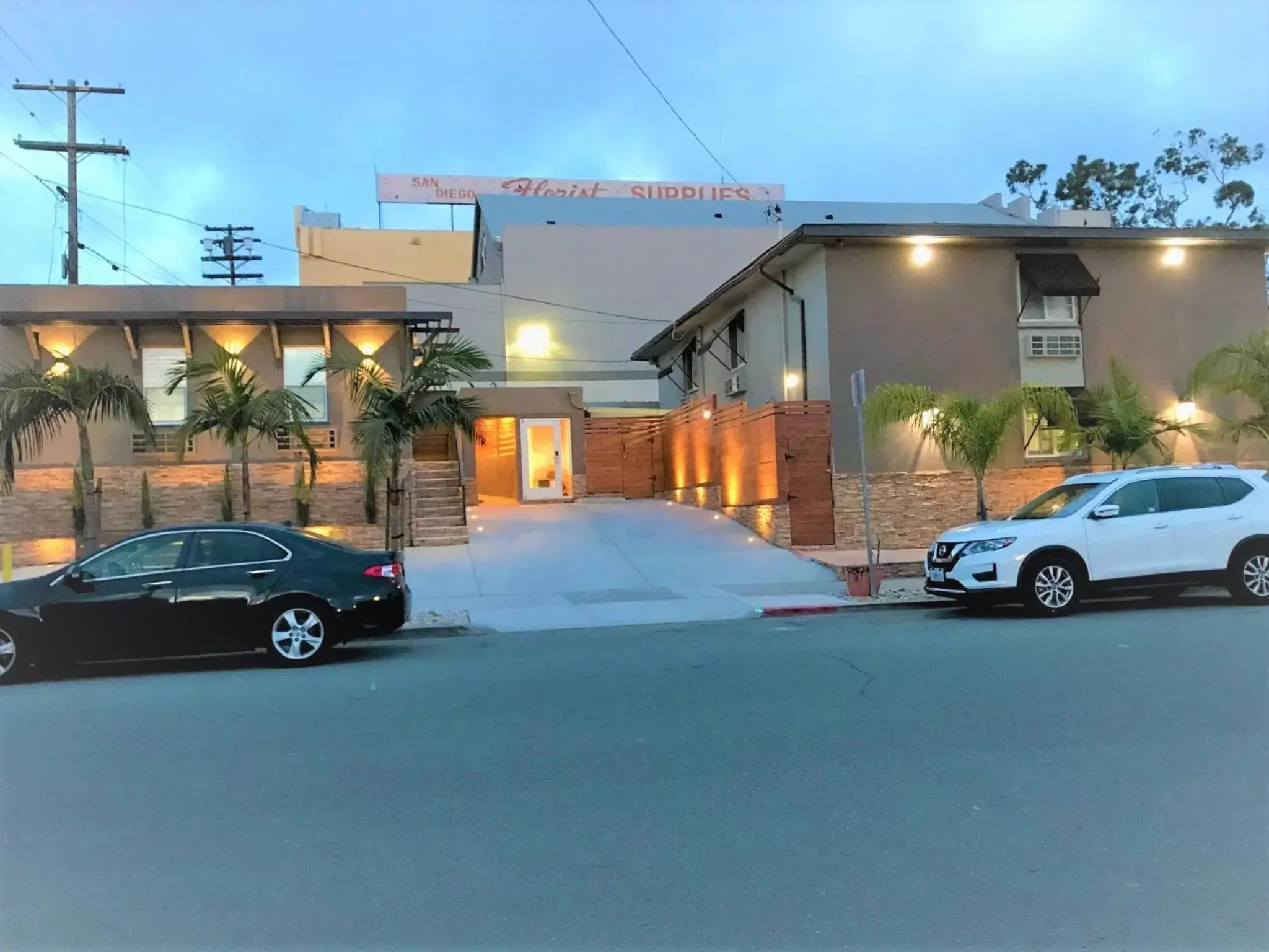 Street view, Property Building in Berkshire Motor Hotel